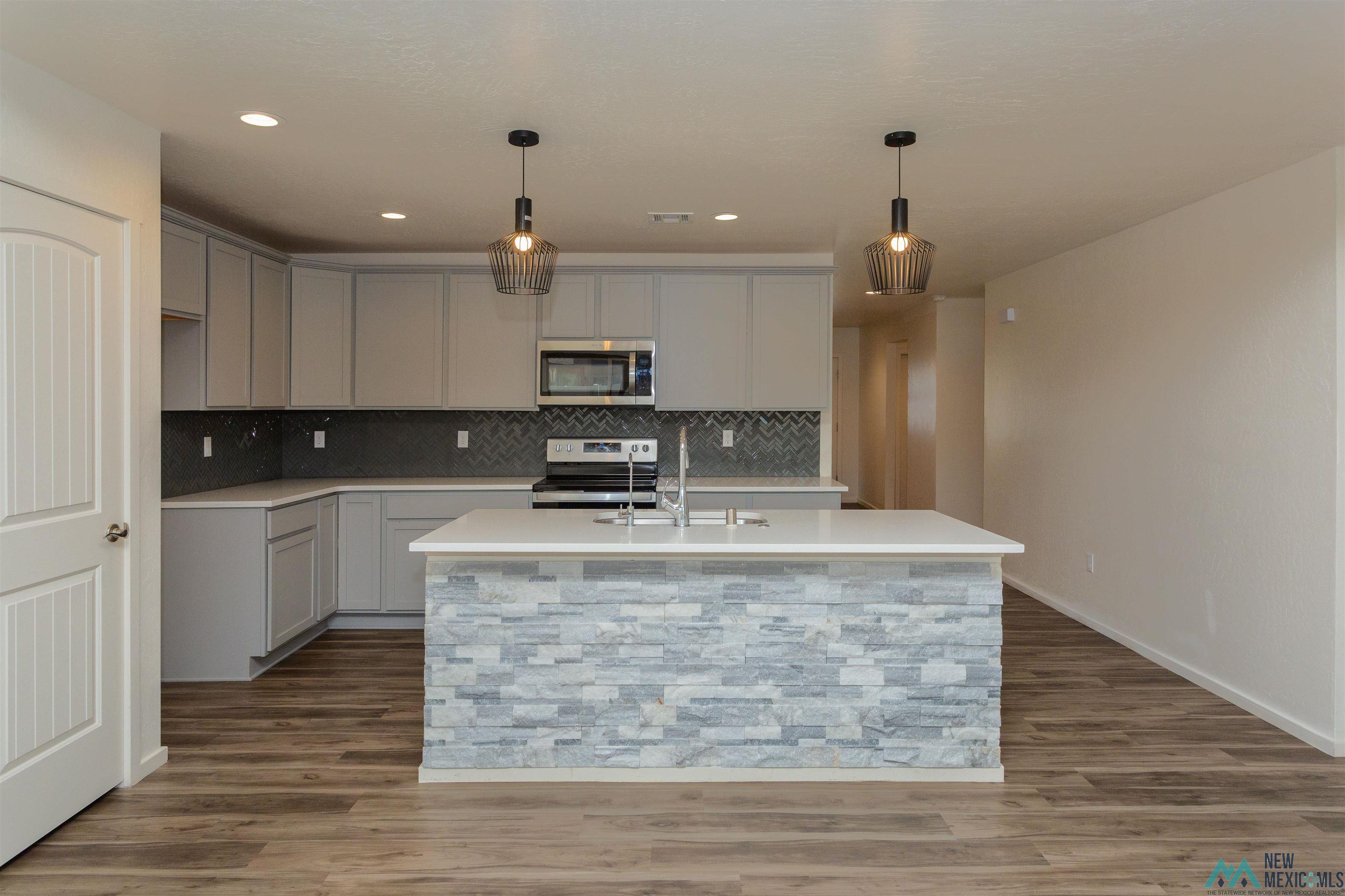 Artesia, New Mexico 88210, United States, 3 Bedrooms Bedrooms, ,2 BathroomsBathrooms,Residential,Active,222880