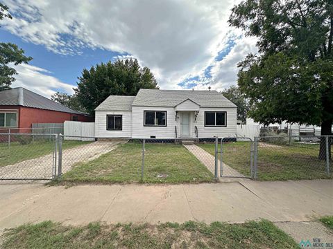 Homes For Sale - 102 Pear Street<br/> Chaves County, Roswell, NM 88201
