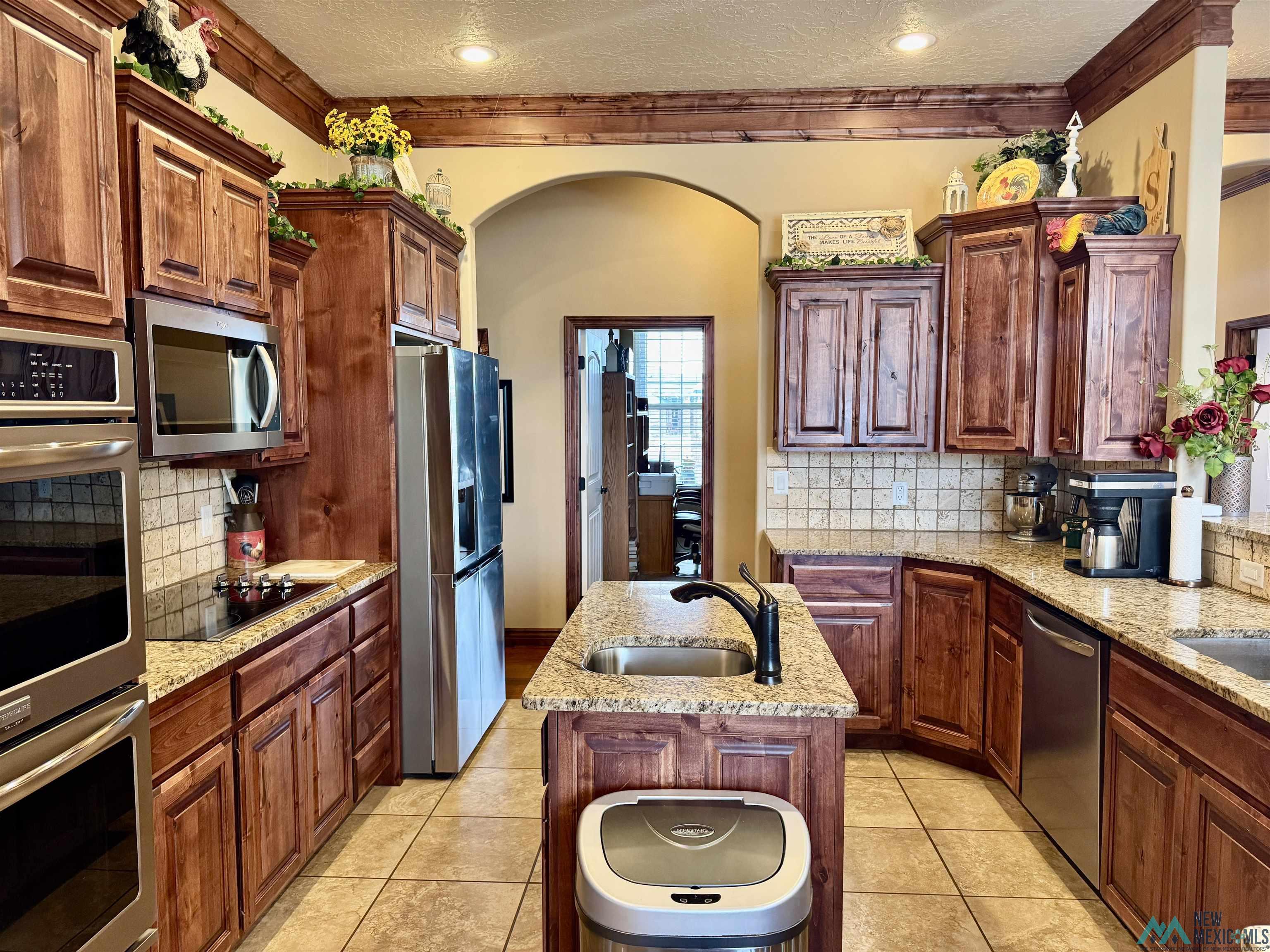704 Providence Circle, Clovis, Texas image 9