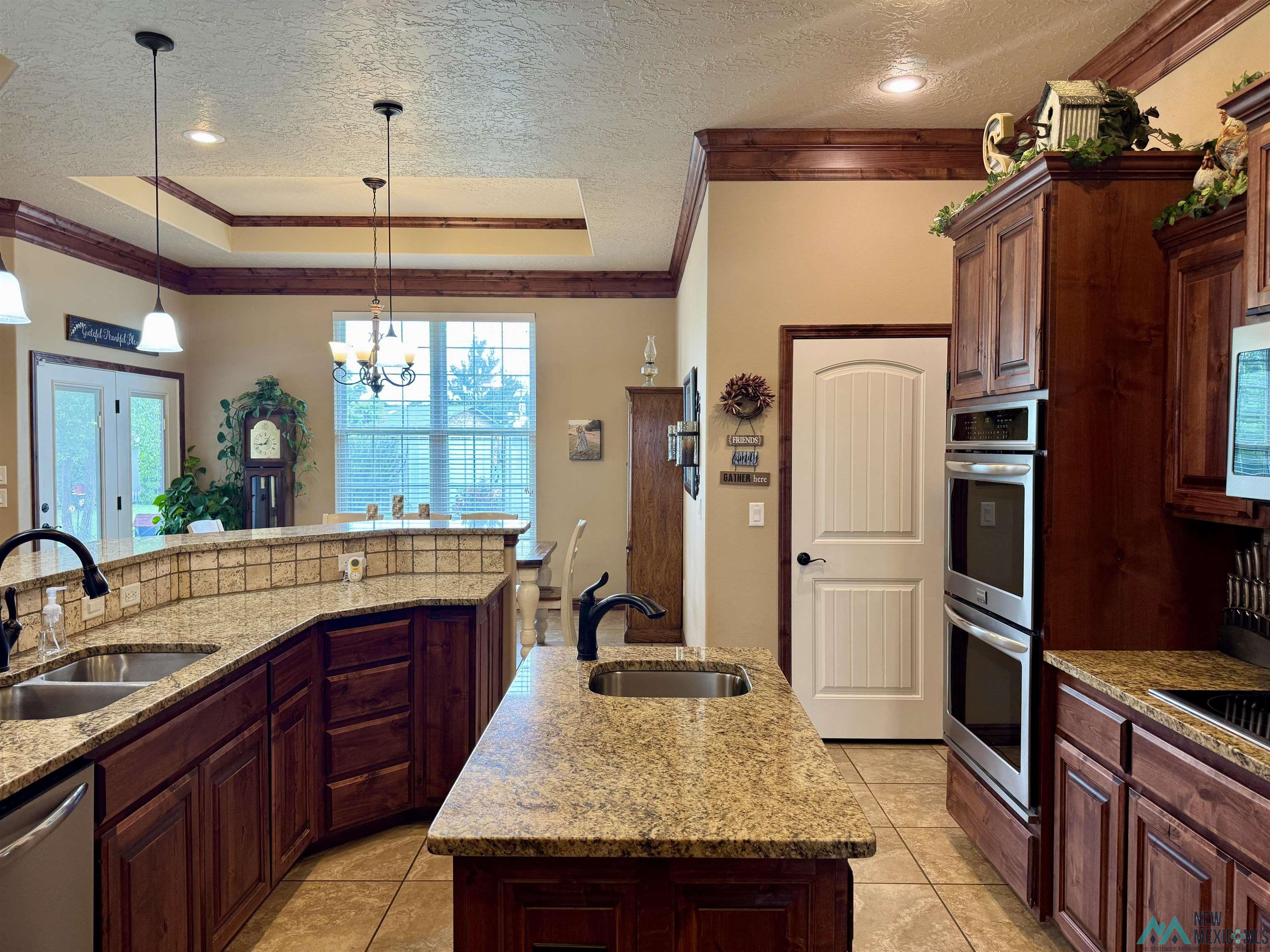 704 Providence Circle, Clovis, Texas image 12