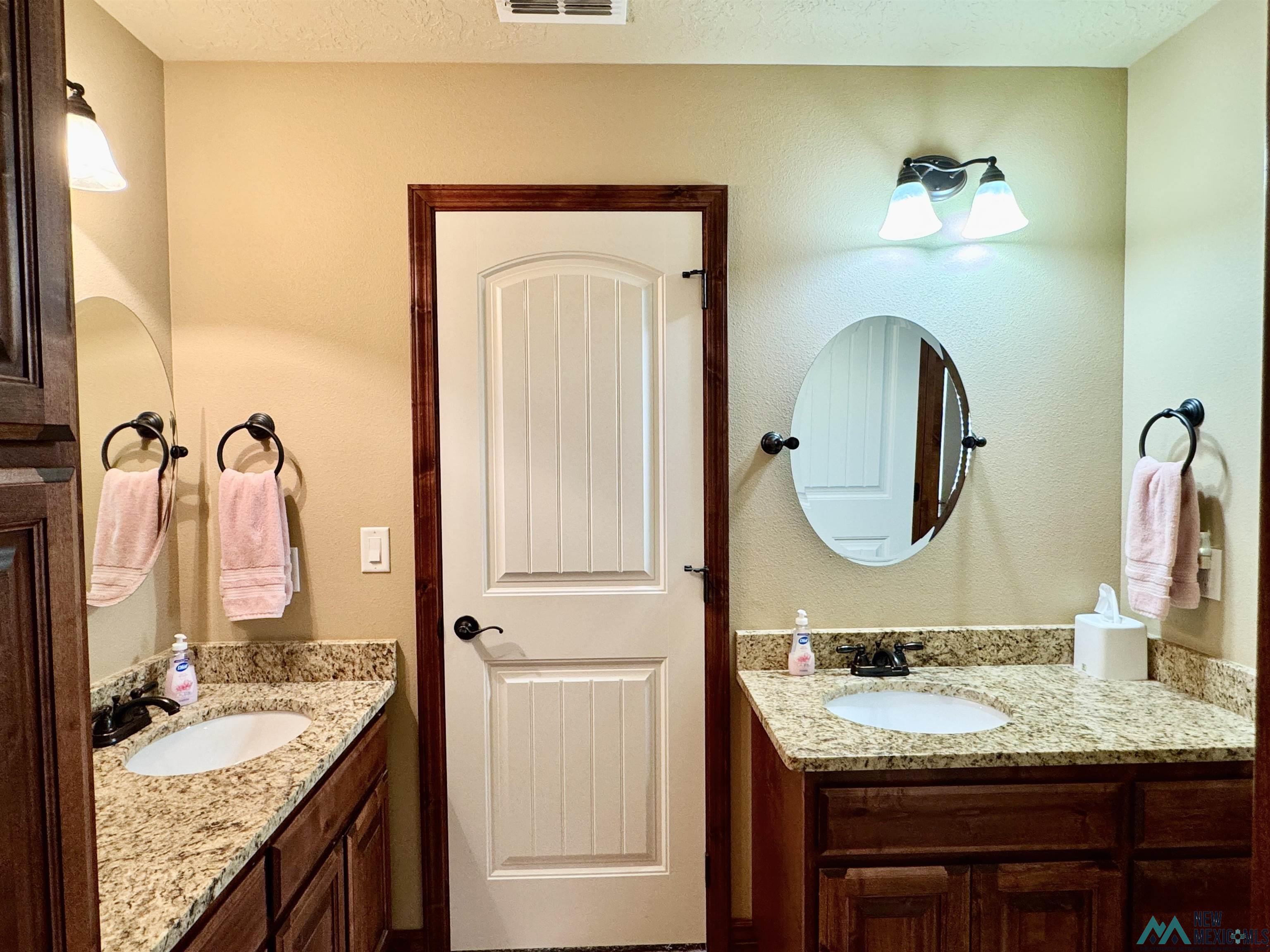 704 Providence Circle, Clovis, Texas image 27