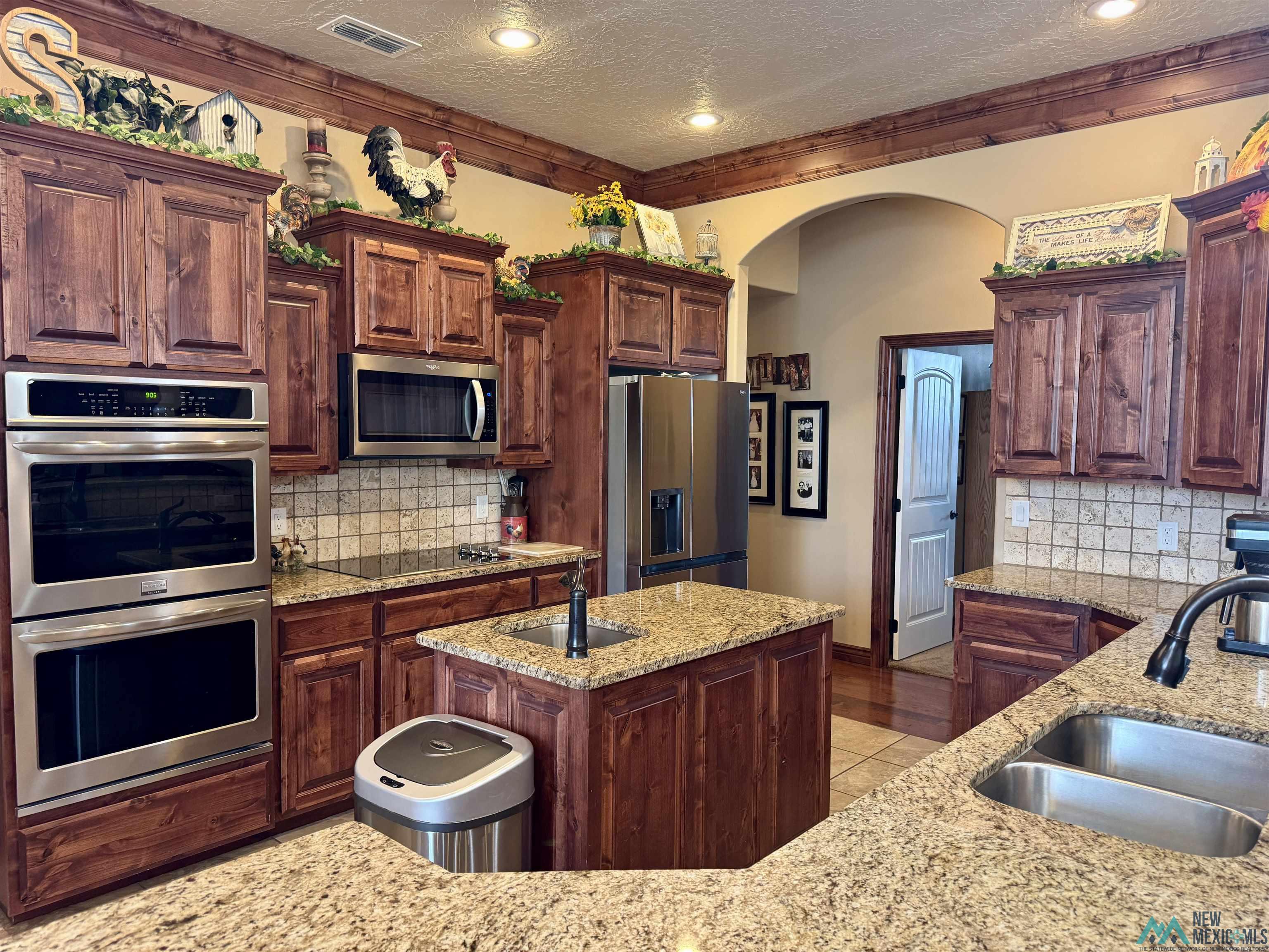 704 Providence Circle, Clovis, Texas image 6