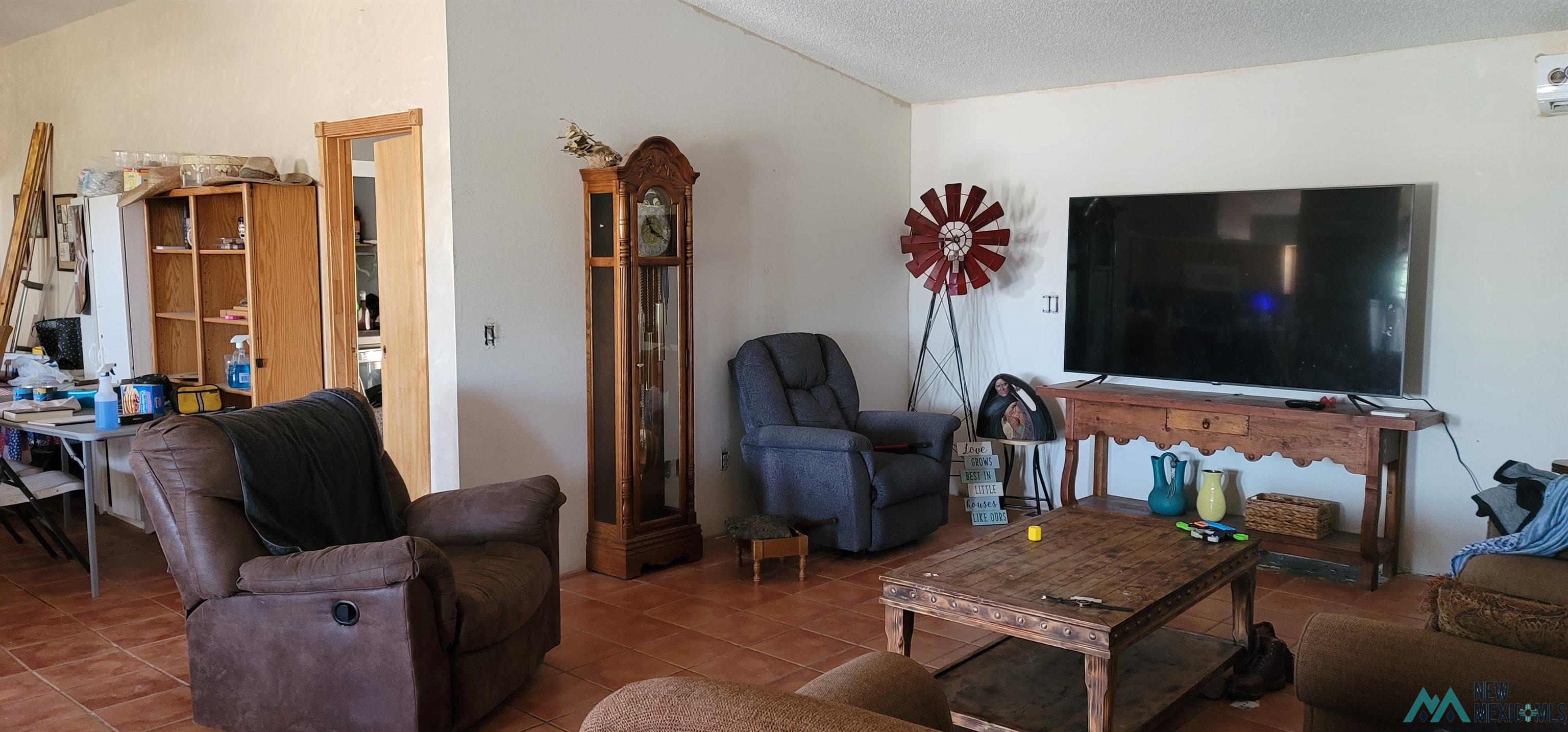 1903 N Walterscheid Drive, Carlsbad, New Mexico image 3