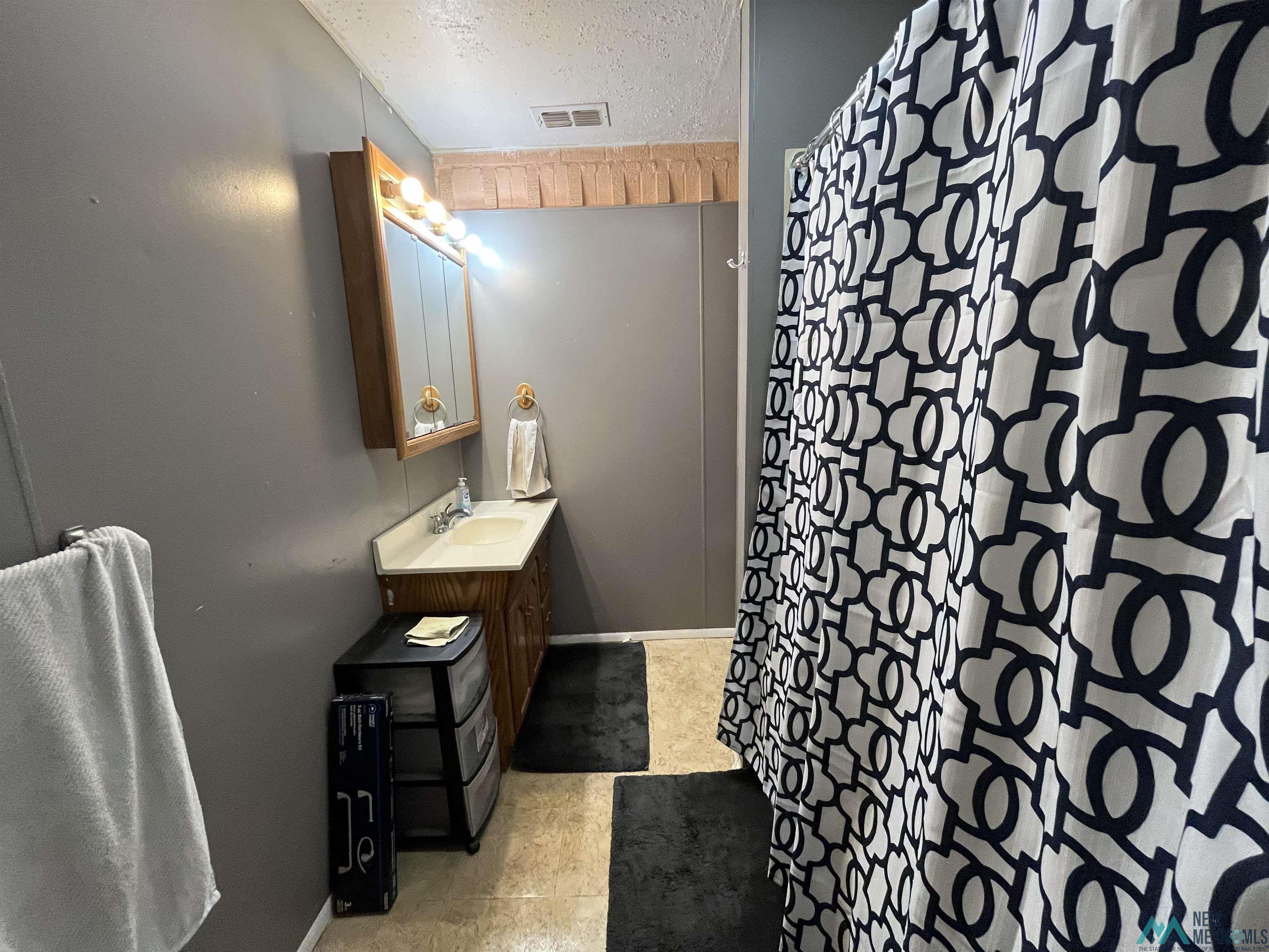1802 N Steven Drive, Hobbs, Texas image 6