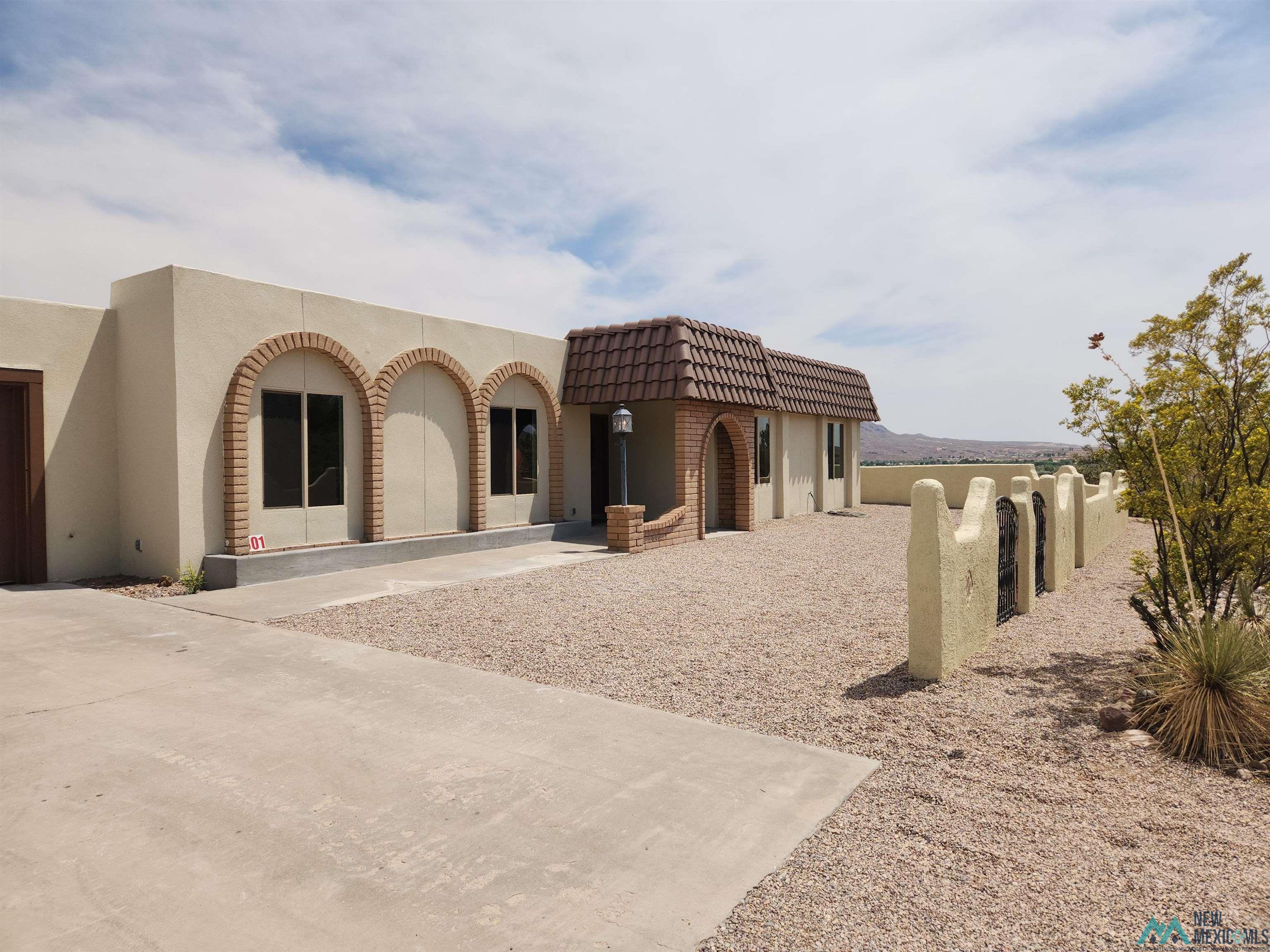 301 Stagecoach Drive, Elephant Butte, Texas image 1