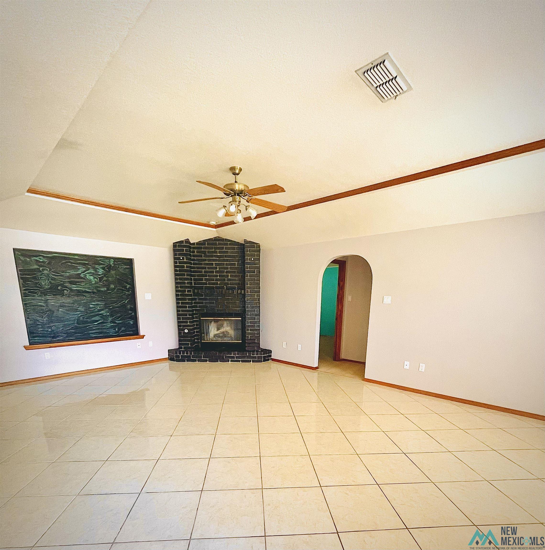 1008 W Rosewood Drive, Clovis, Texas image 4