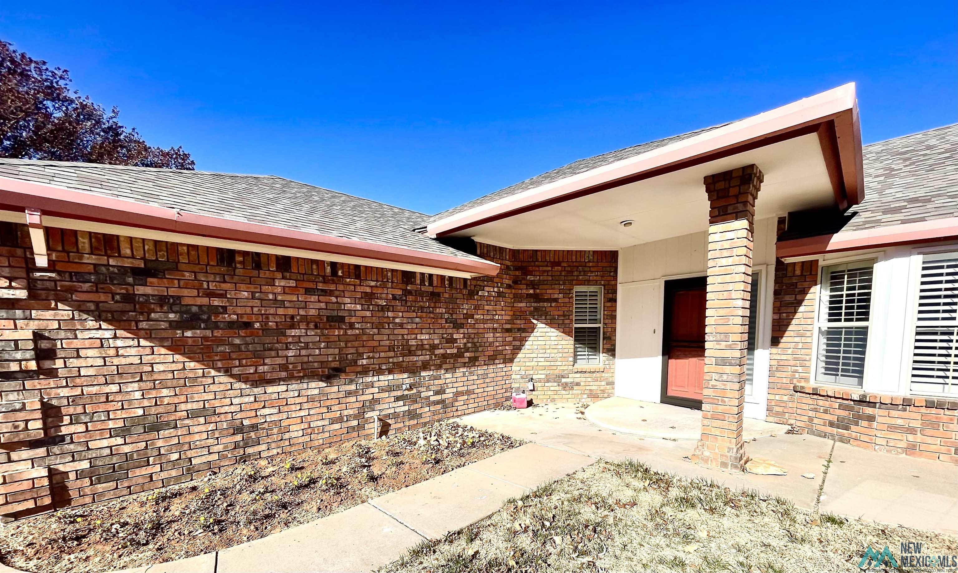 1008 W Rosewood Drive, Clovis, Texas image 2