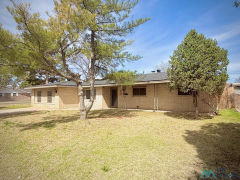 Homes For Sale - 820 W Copper Avenue<br/> Hobbs, NM 88240