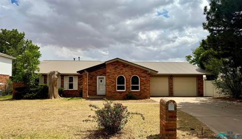 Homes For Sale - 2117 Castle Court<br/> Clovis, NM 88101