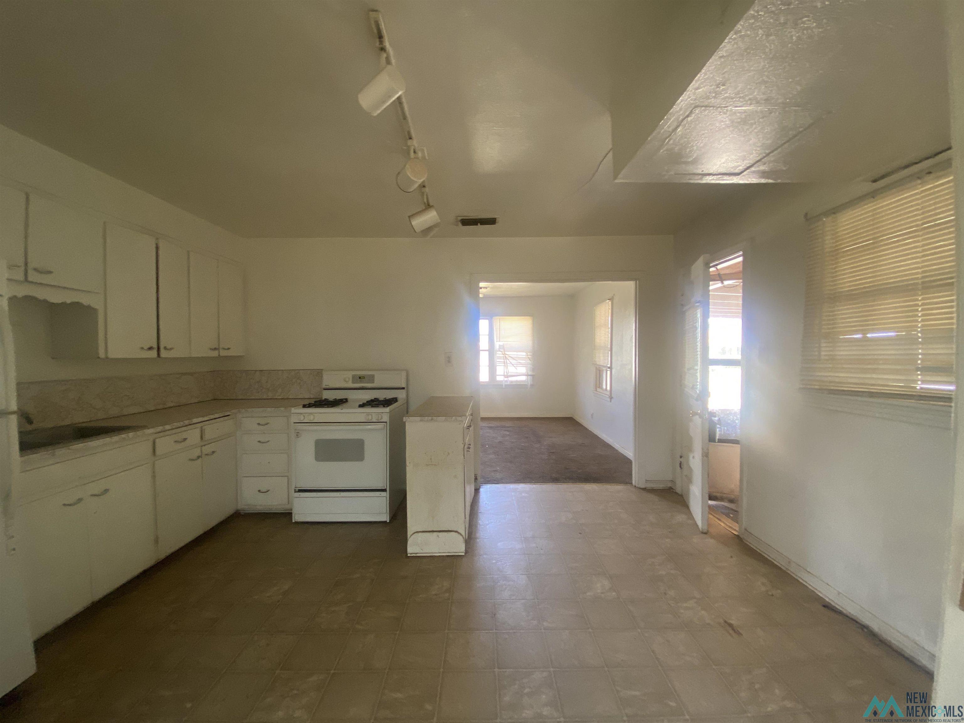 1008 Summit Street, Roswell, New Mexico image 6