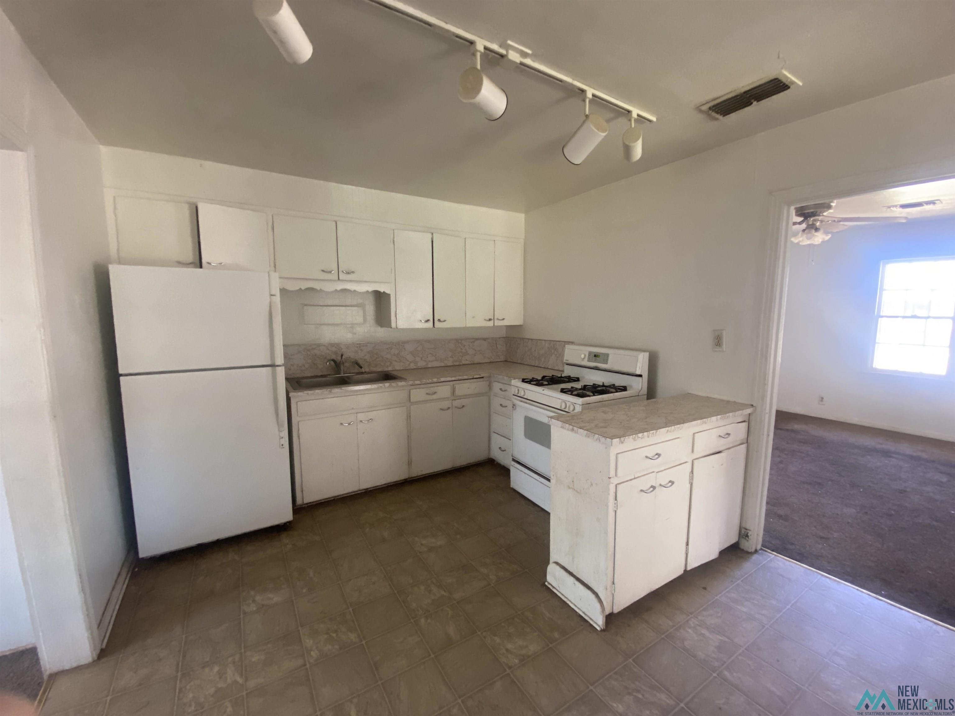 1008 Summit Street, Roswell, New Mexico image 5