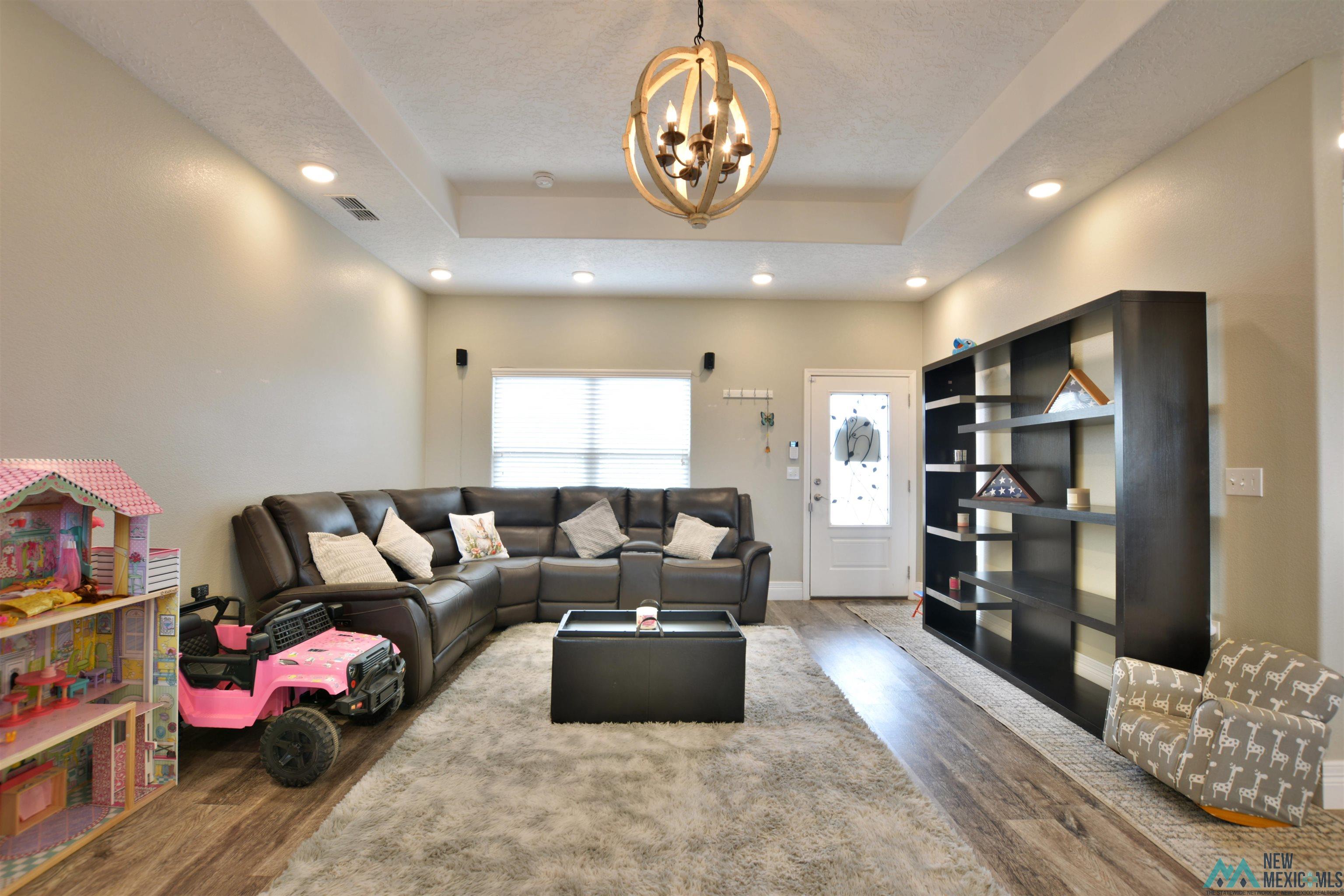 1219 Oakwood Circle, Portales, Texas image 3