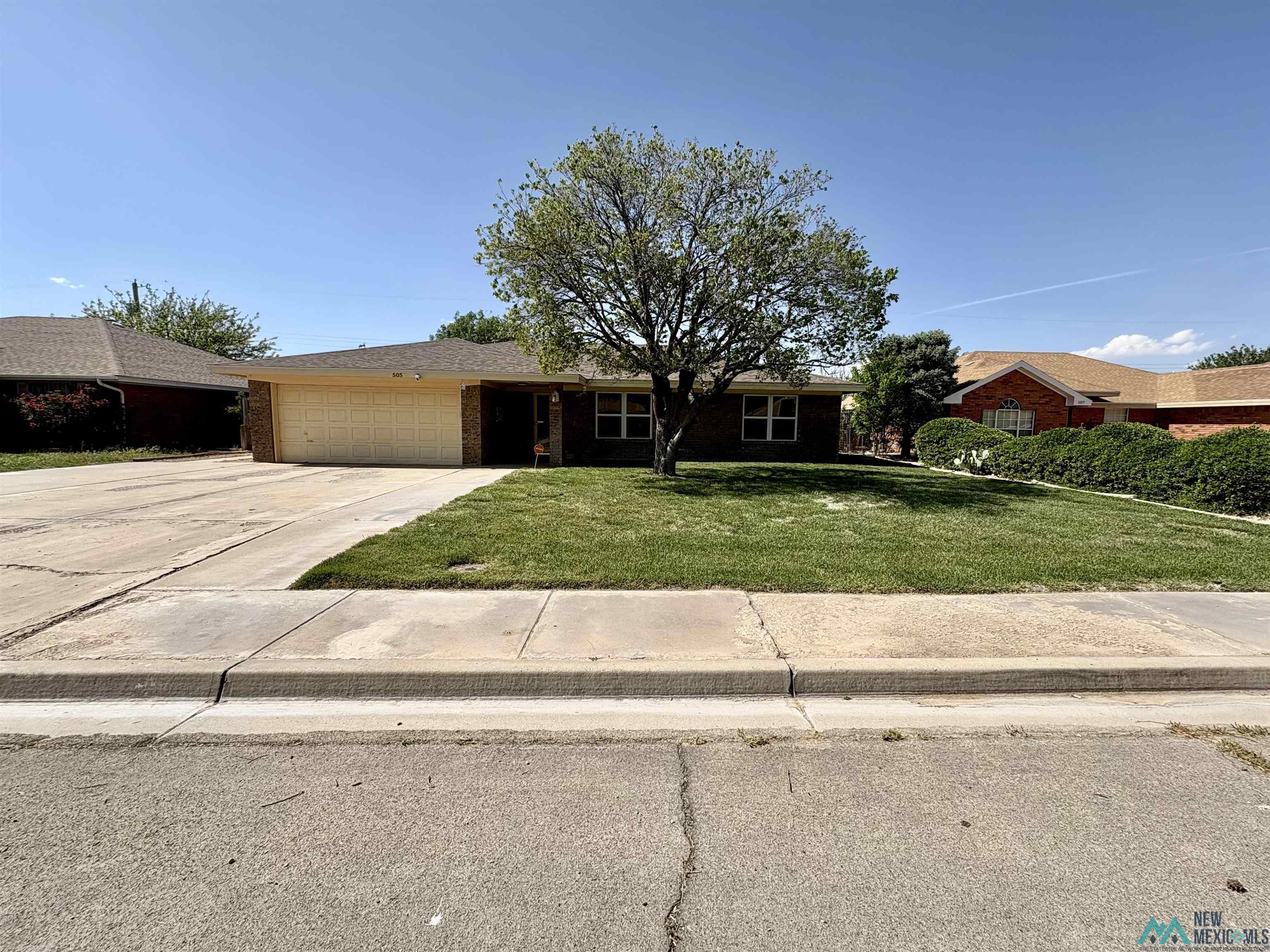 505 Mission Arch Drive, Roswell, Texas image 2