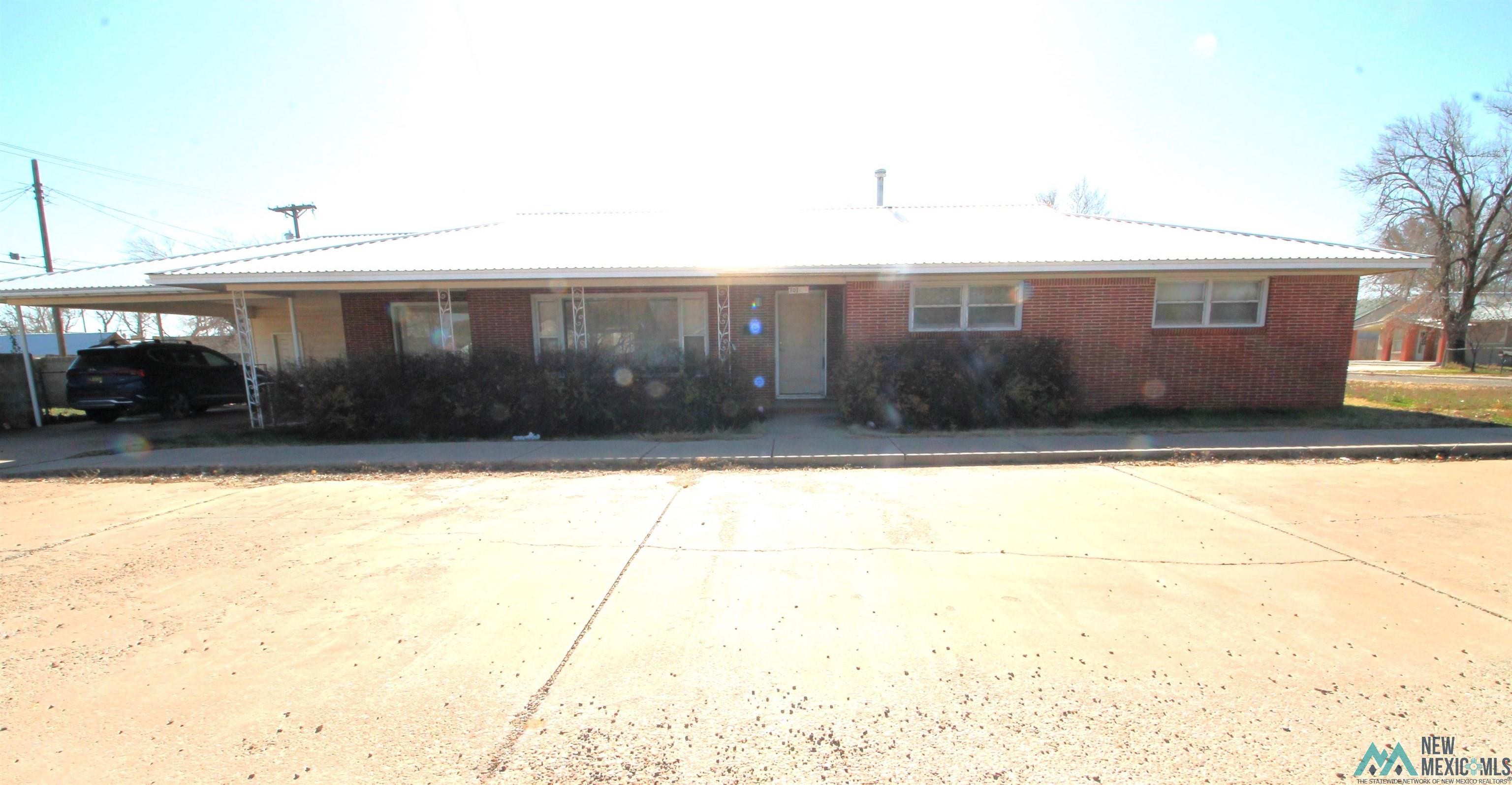 701 E 11th Street, Clovis, Texas image 1