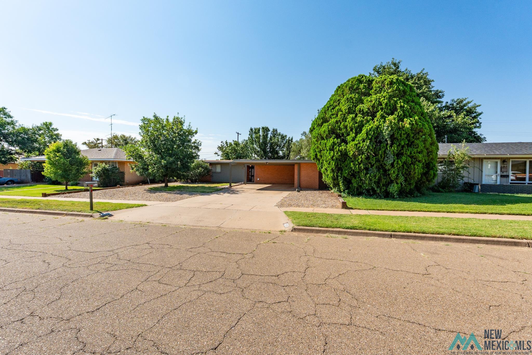 Clovis, New Mexico 88101, United States, 3 Bedrooms Bedrooms, ,2 BathroomsBathrooms,Residential,Active,190352