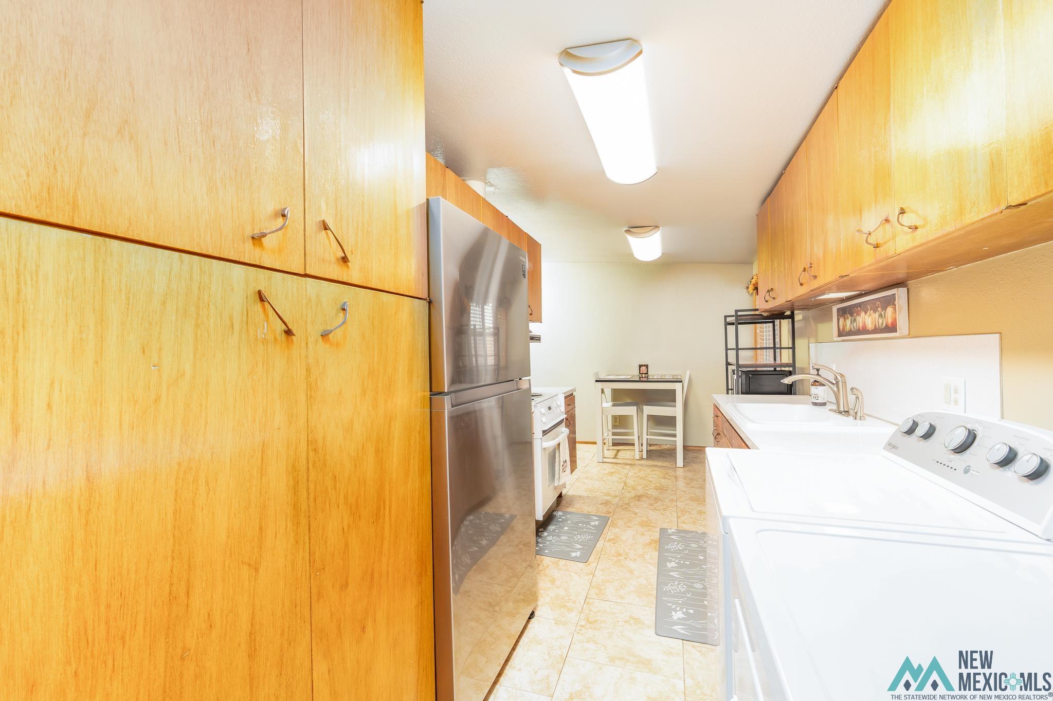 Clovis, New Mexico 88101, United States, 3 Bedrooms Bedrooms, ,2 BathroomsBathrooms,Residential,Active,190352