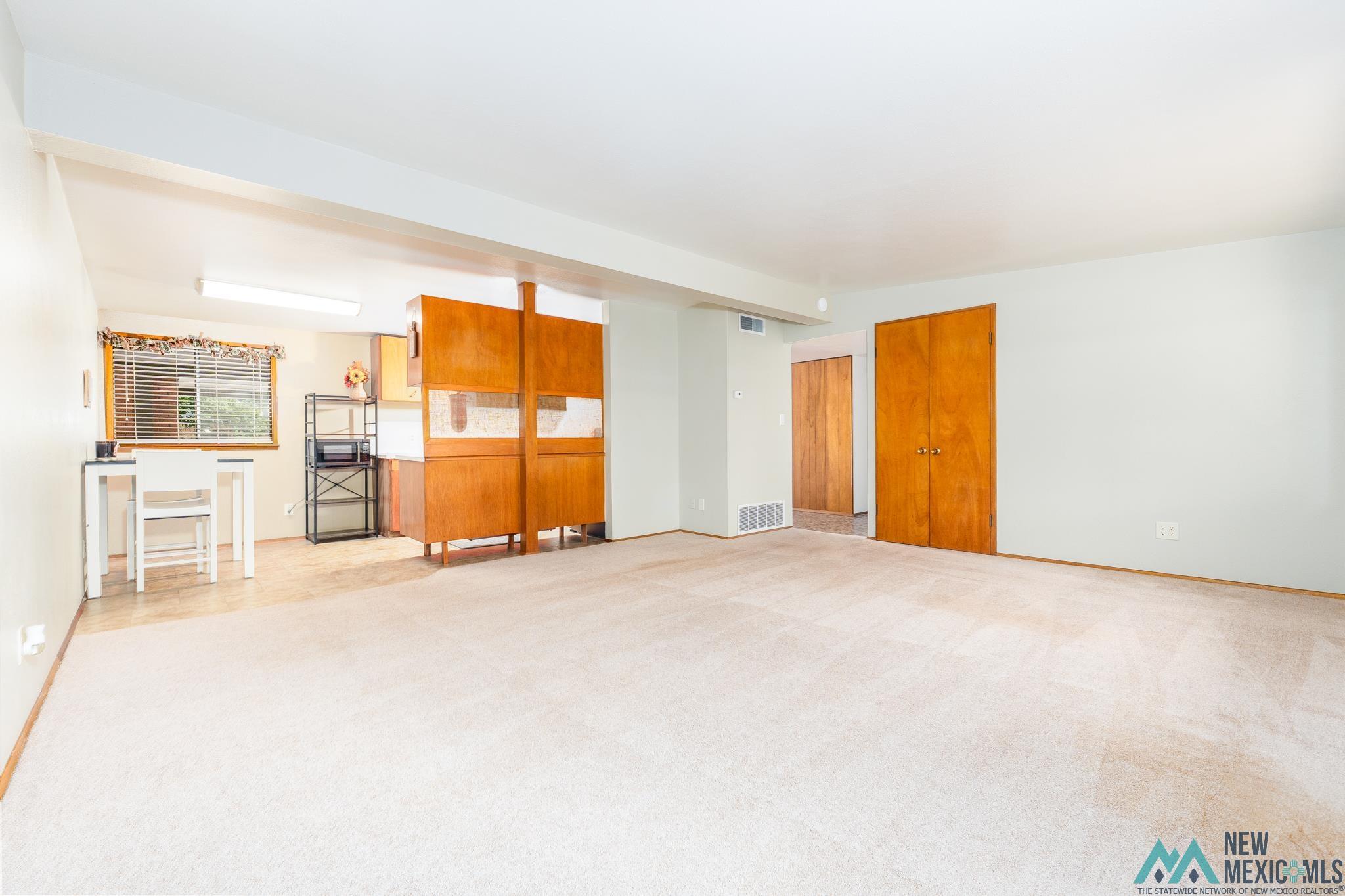 Clovis, New Mexico 88101, United States, 3 Bedrooms Bedrooms, ,2 BathroomsBathrooms,Residential,Active,190352