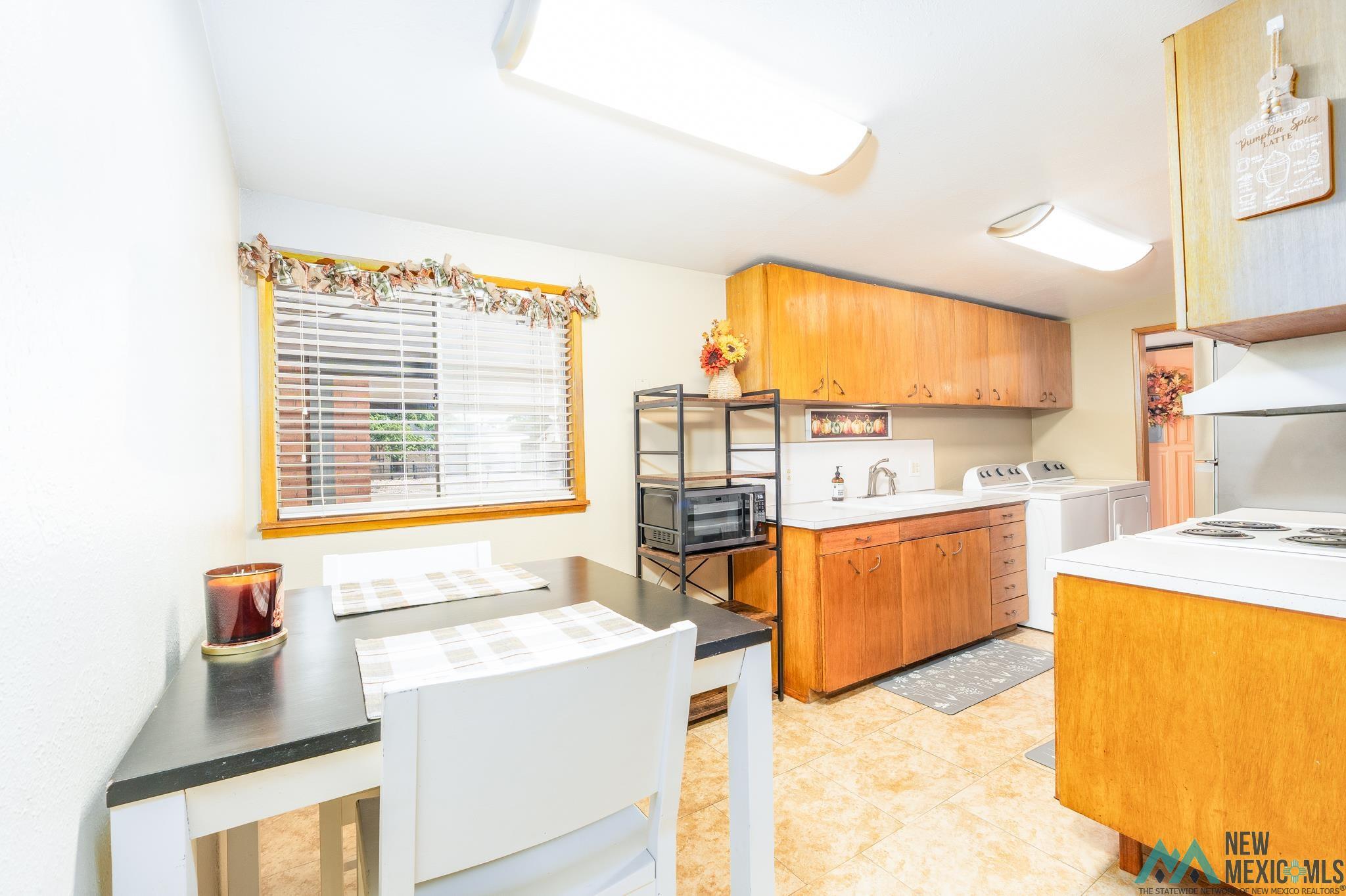 Clovis, New Mexico 88101, United States, 3 Bedrooms Bedrooms, ,2 BathroomsBathrooms,Residential,Active,190352