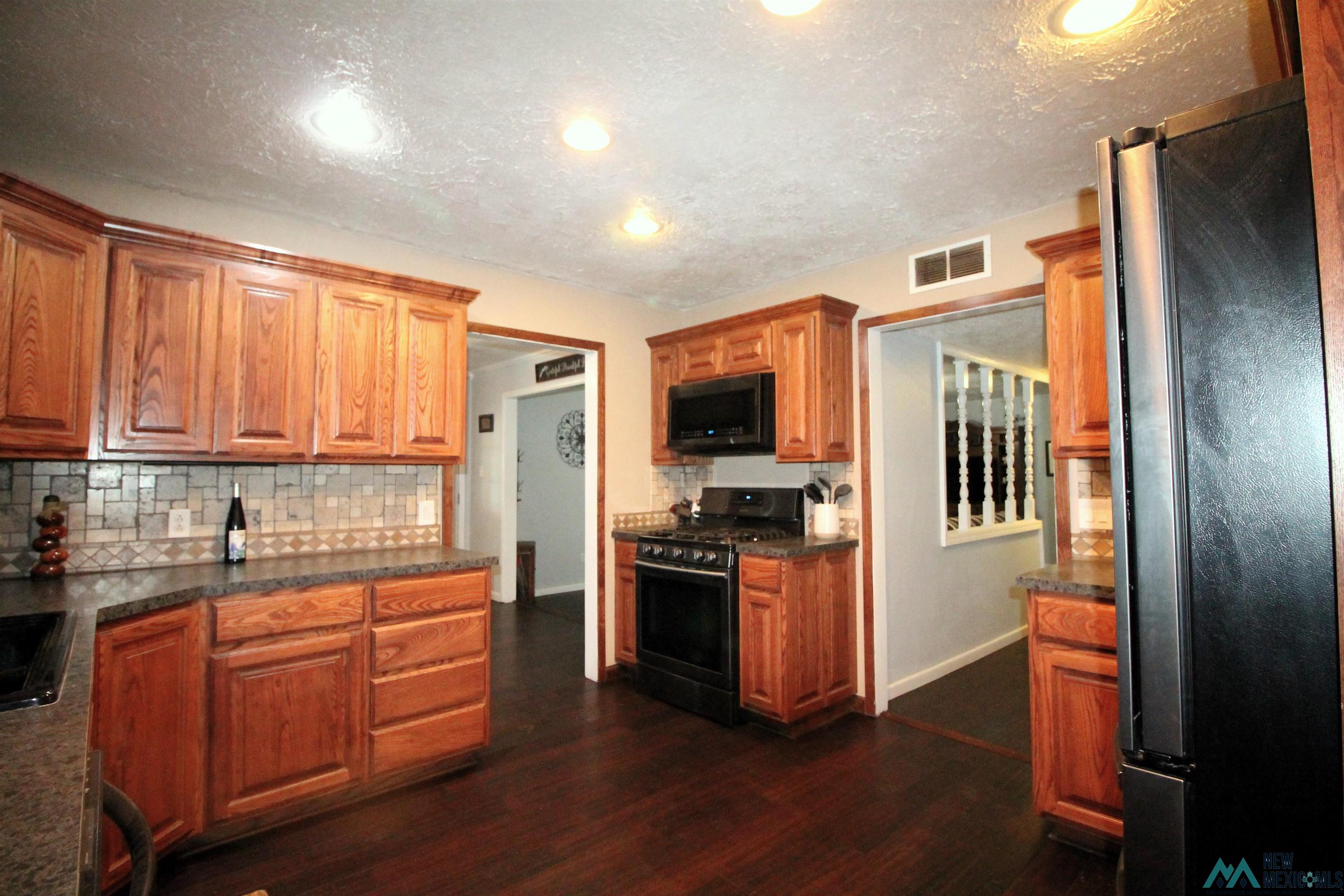 1500 Fairmont Court, Clovis, Texas image 4