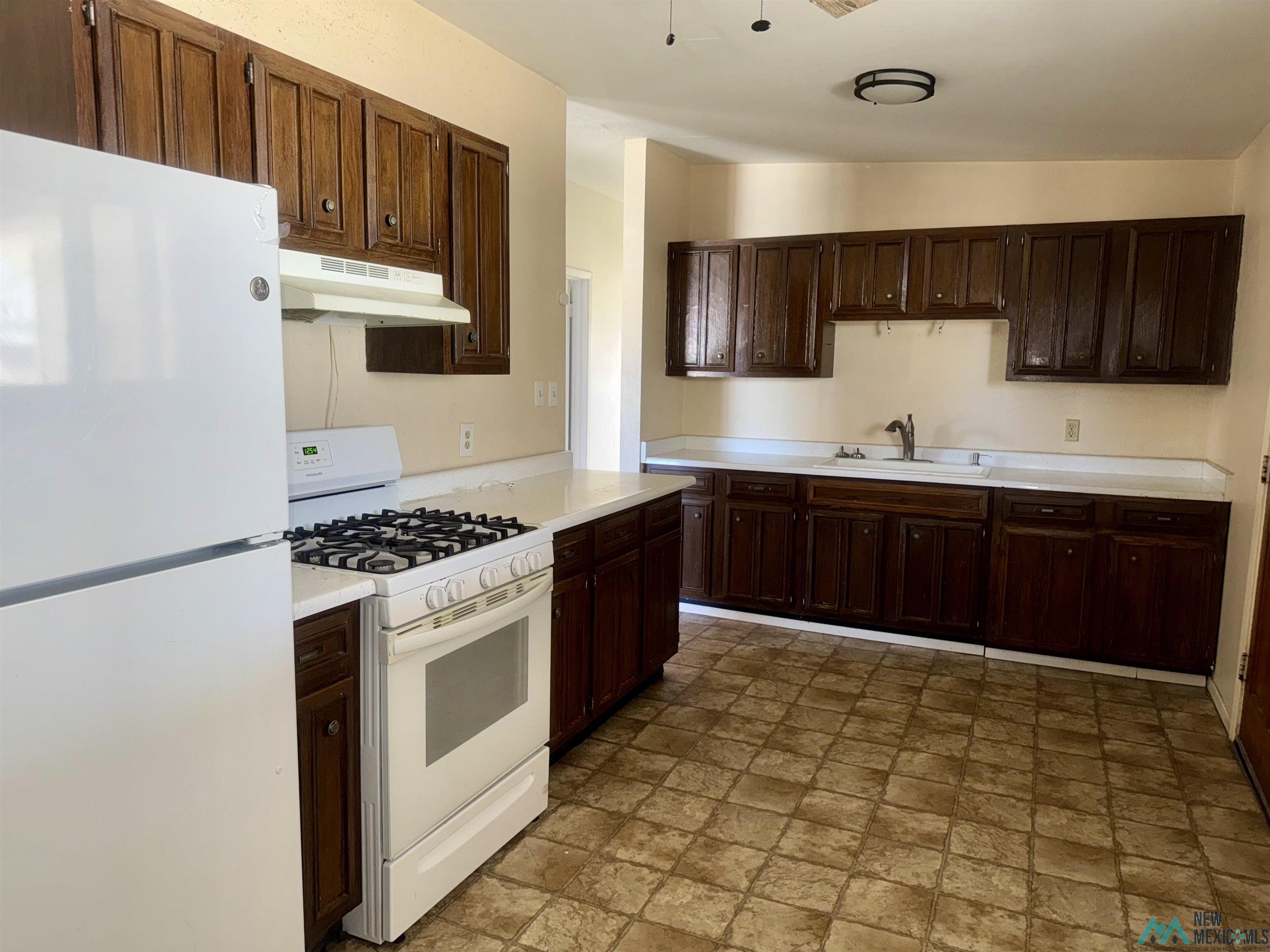 225 W Harrison Avenue, Grants, Texas image 5
