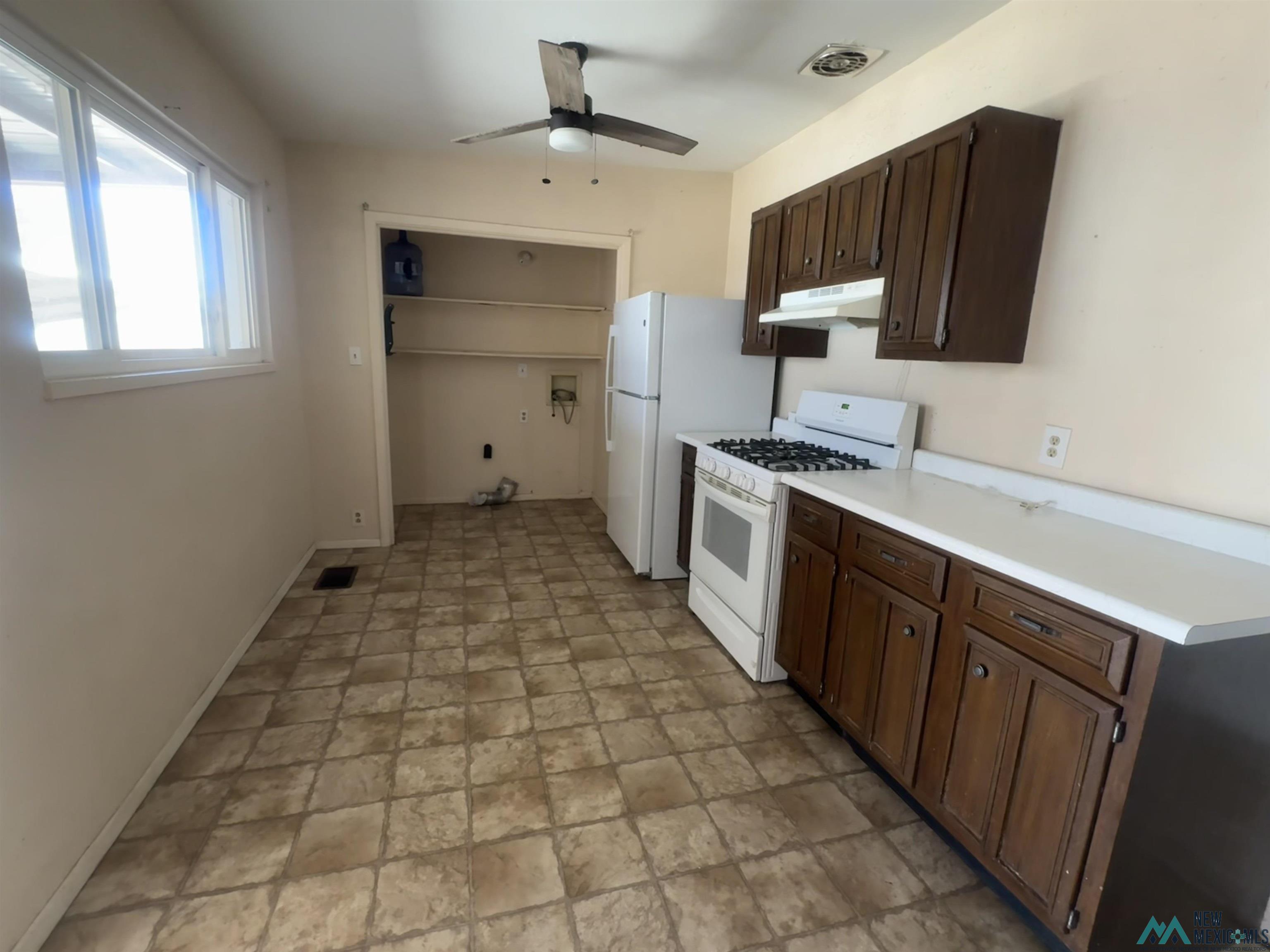 225 W Harrison Avenue, Grants, Texas image 6
