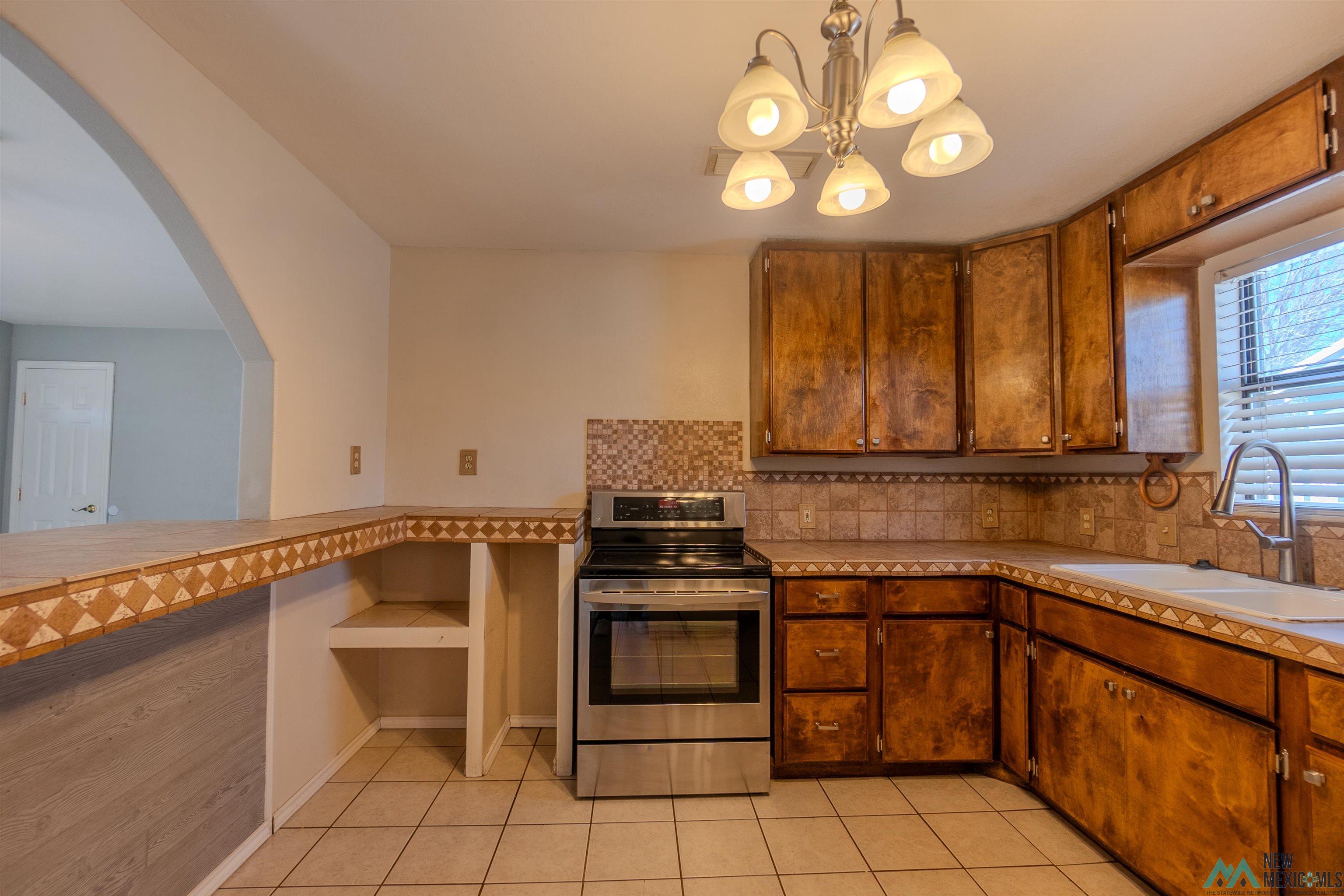 112 E Plaza Drive, Clovis, Texas image 3