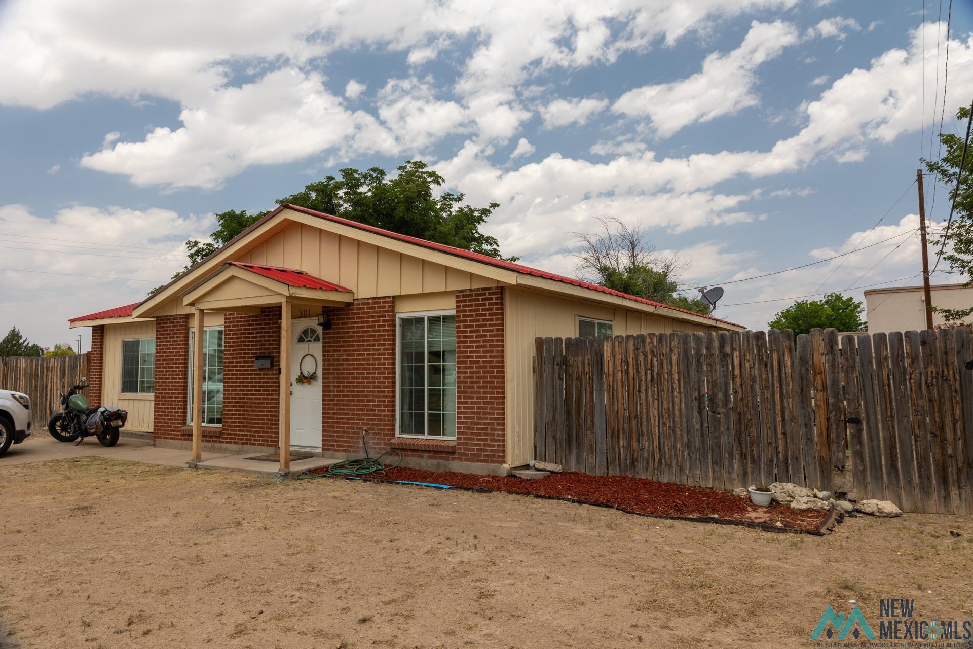 301 Hermosa Drive, Roswell, Texas image 2