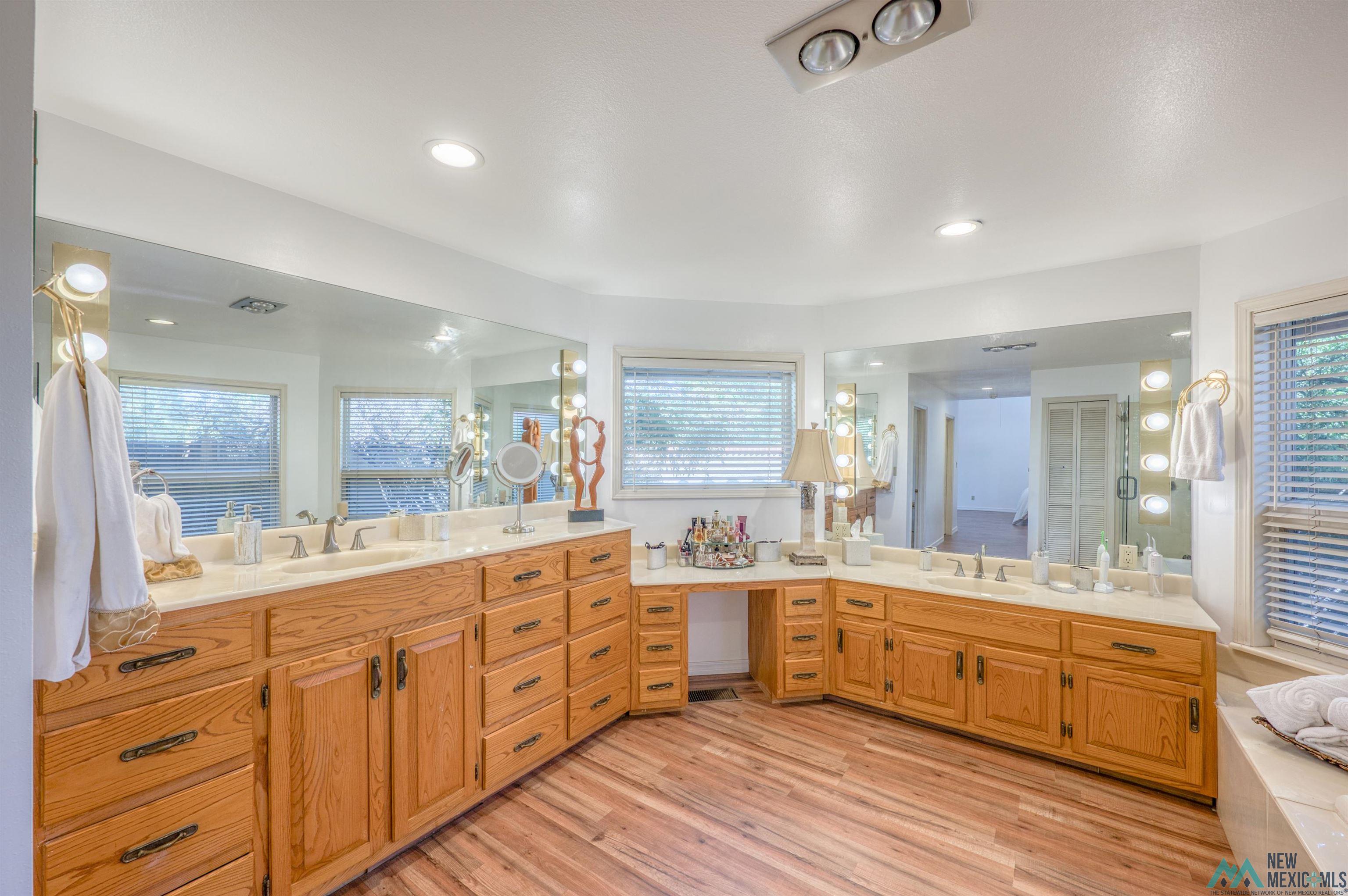 Roswell, New Mexico 88201, United States, 5 Bedrooms Bedrooms, ,4 BathroomsBathrooms,Residential,Active,223071