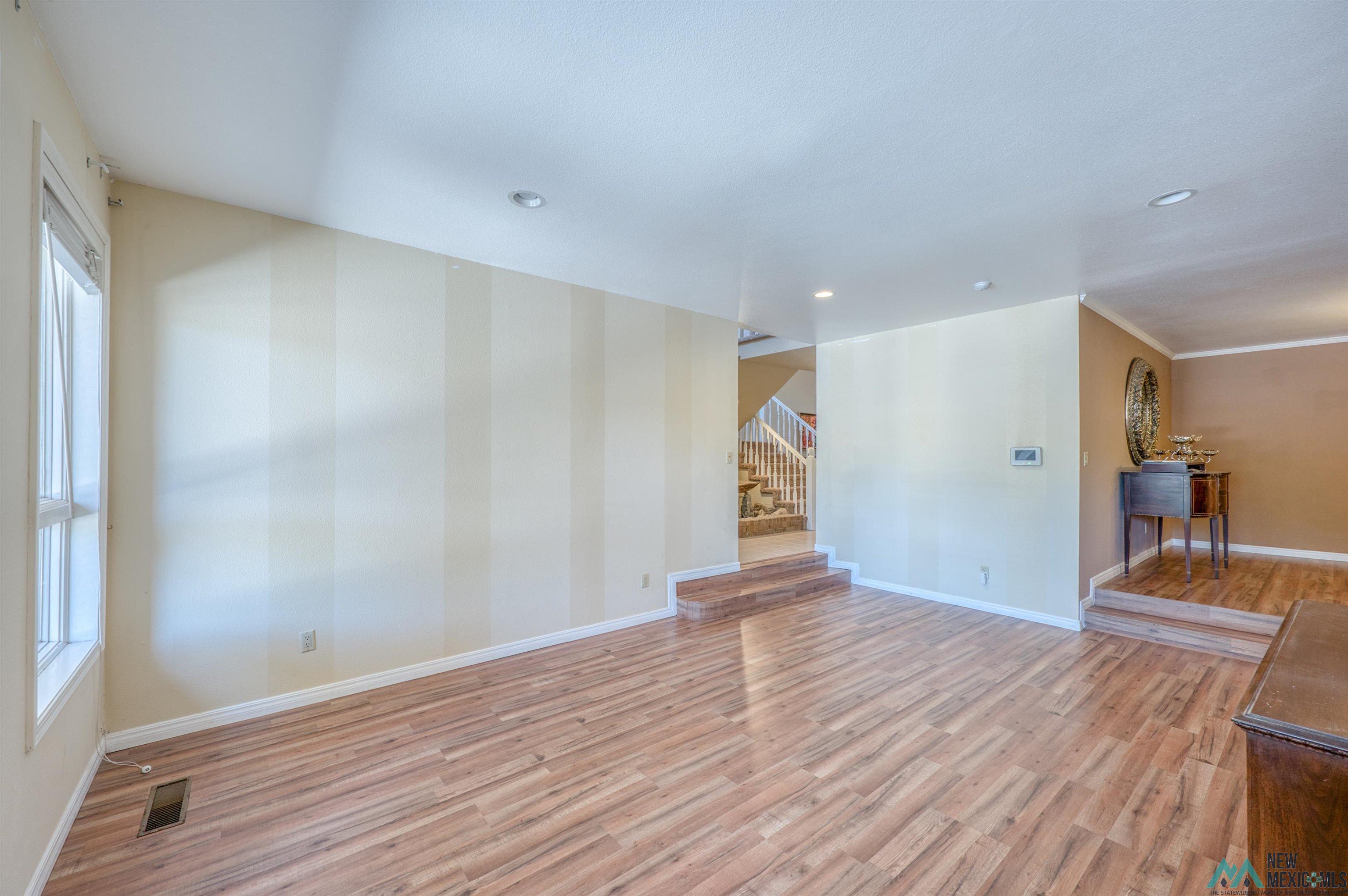 Roswell, New Mexico 88201, United States, 5 Bedrooms Bedrooms, ,4 BathroomsBathrooms,Residential,Active,223071