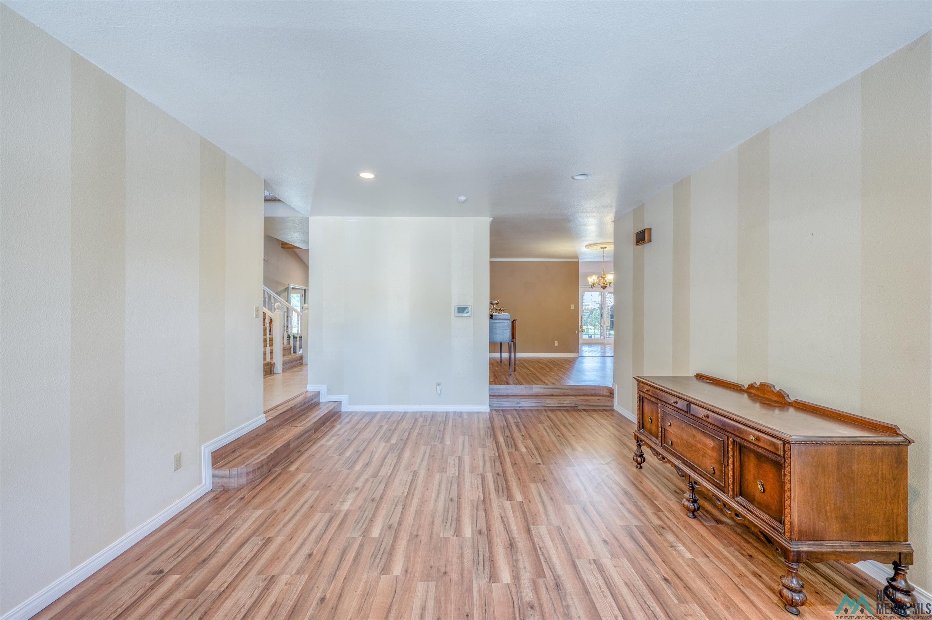 Roswell, New Mexico 88201, United States, 5 Bedrooms Bedrooms, ,4 BathroomsBathrooms,Residential,Active,223071