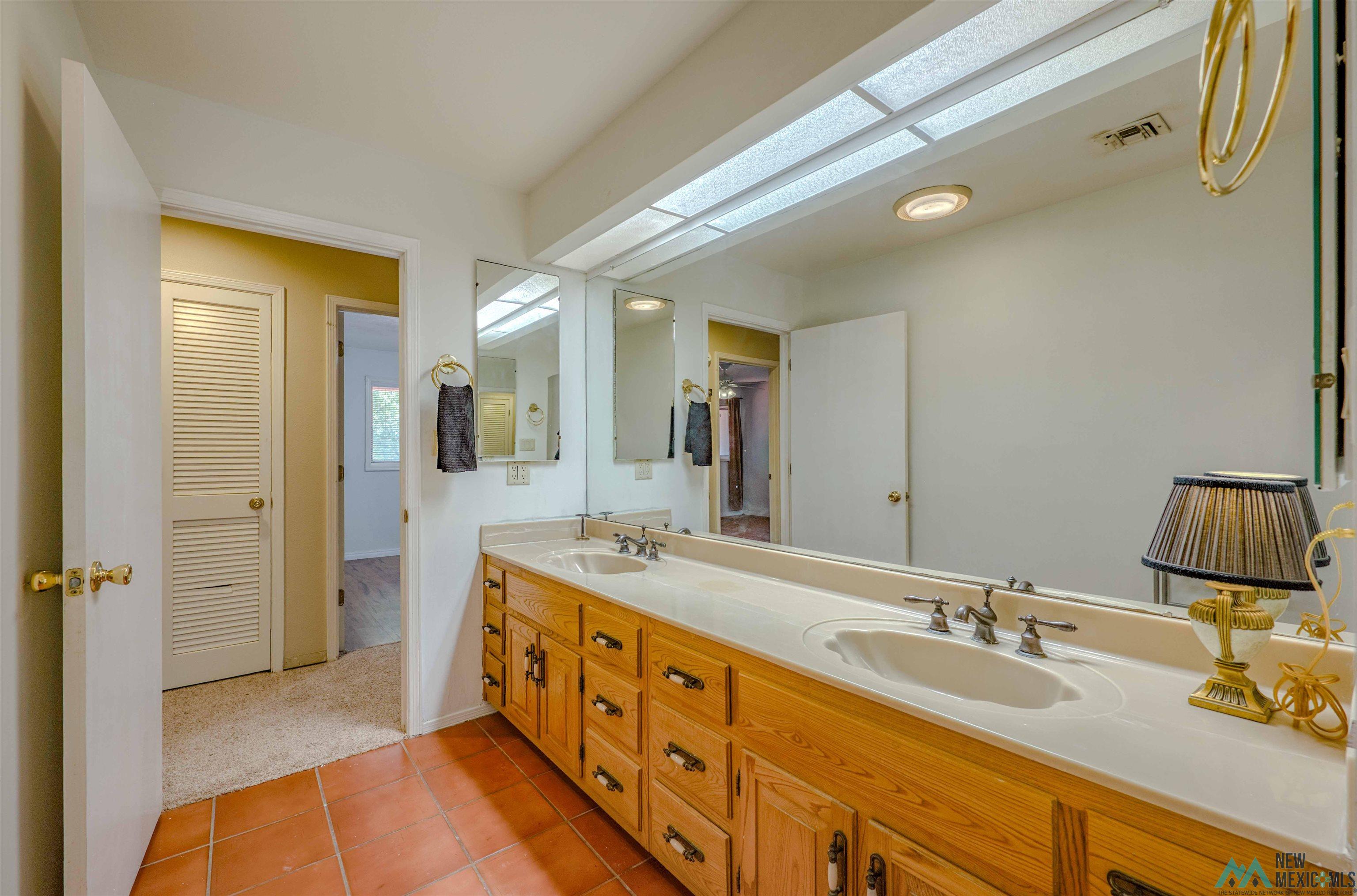 Roswell, New Mexico 88201, United States, 5 Bedrooms Bedrooms, ,4 BathroomsBathrooms,Residential,Active,223071