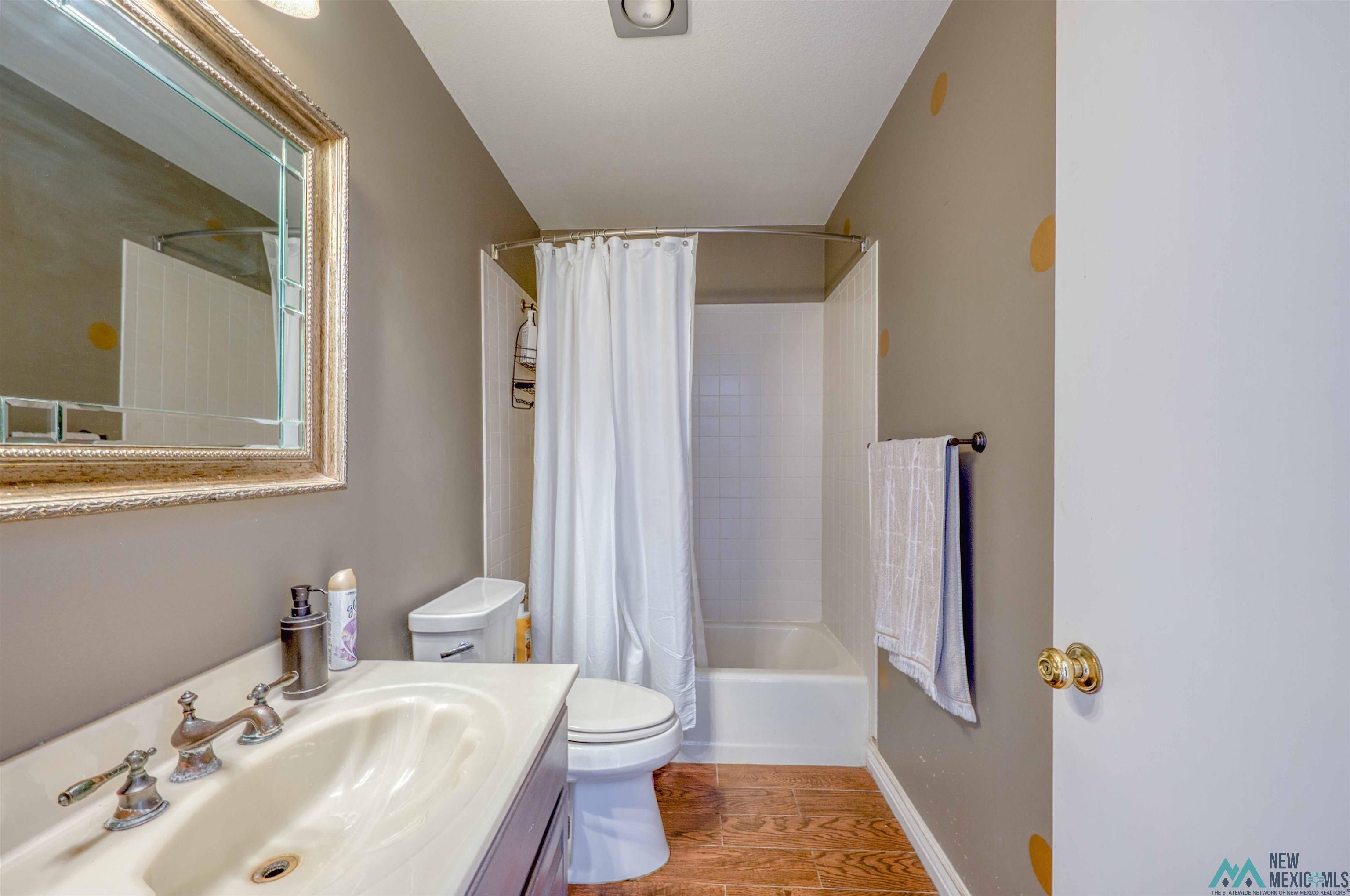 Roswell, New Mexico 88201, United States, 5 Bedrooms Bedrooms, ,4 BathroomsBathrooms,Residential,Active,223071