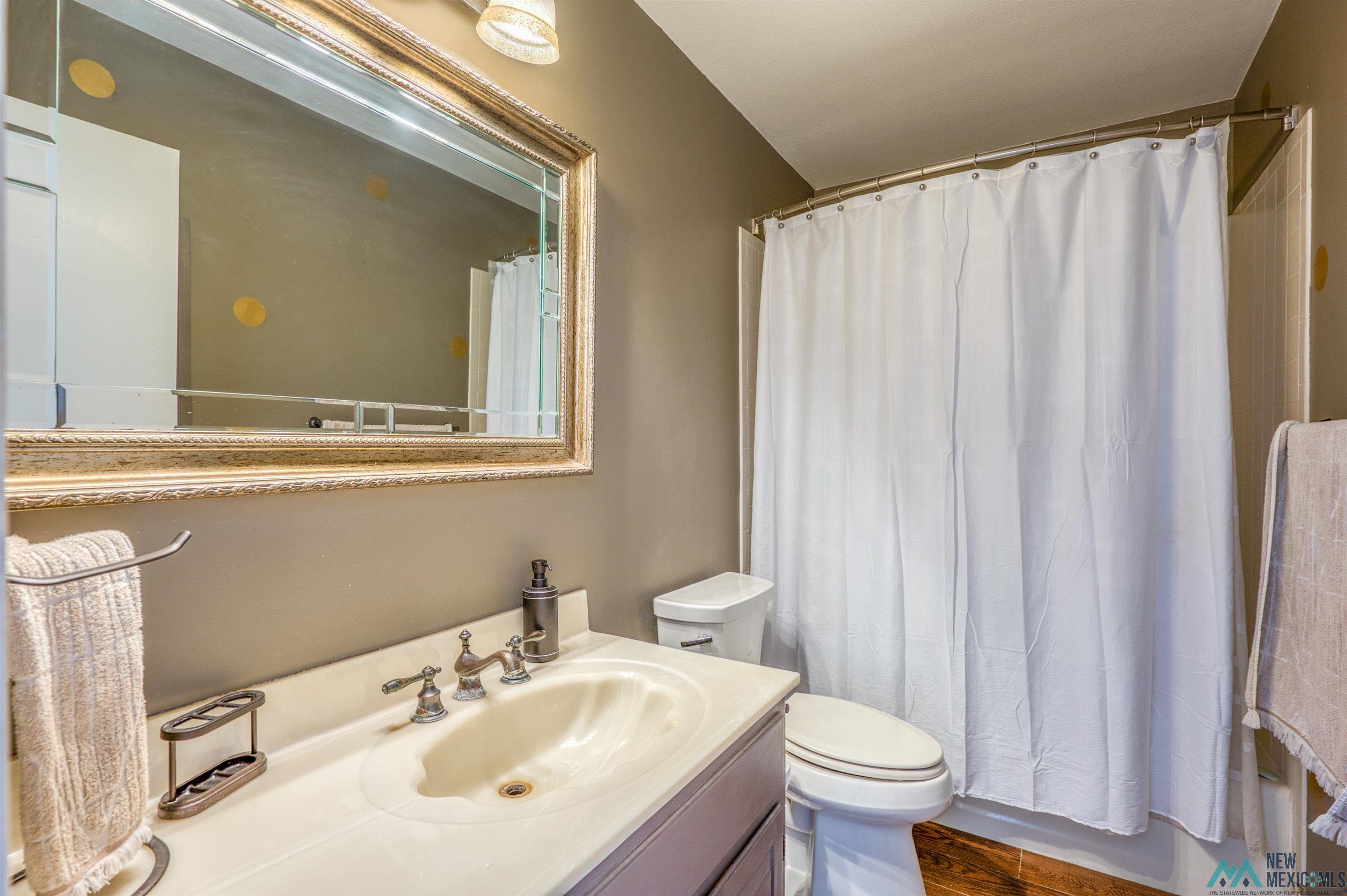 Roswell, New Mexico 88201, United States, 5 Bedrooms Bedrooms, ,4 BathroomsBathrooms,Residential,Active,223071