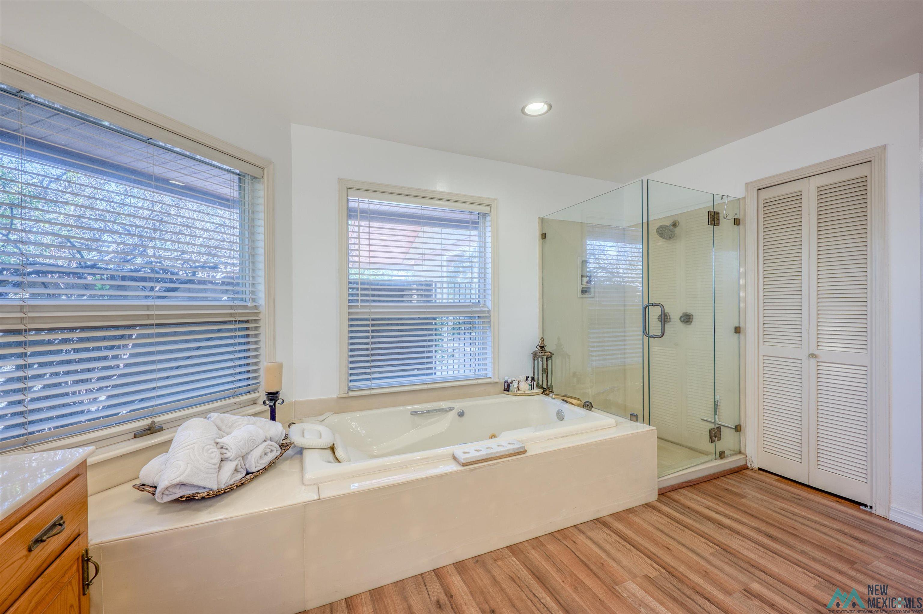 Roswell, New Mexico 88201, United States, 5 Bedrooms Bedrooms, ,4 BathroomsBathrooms,Residential,Active,223071