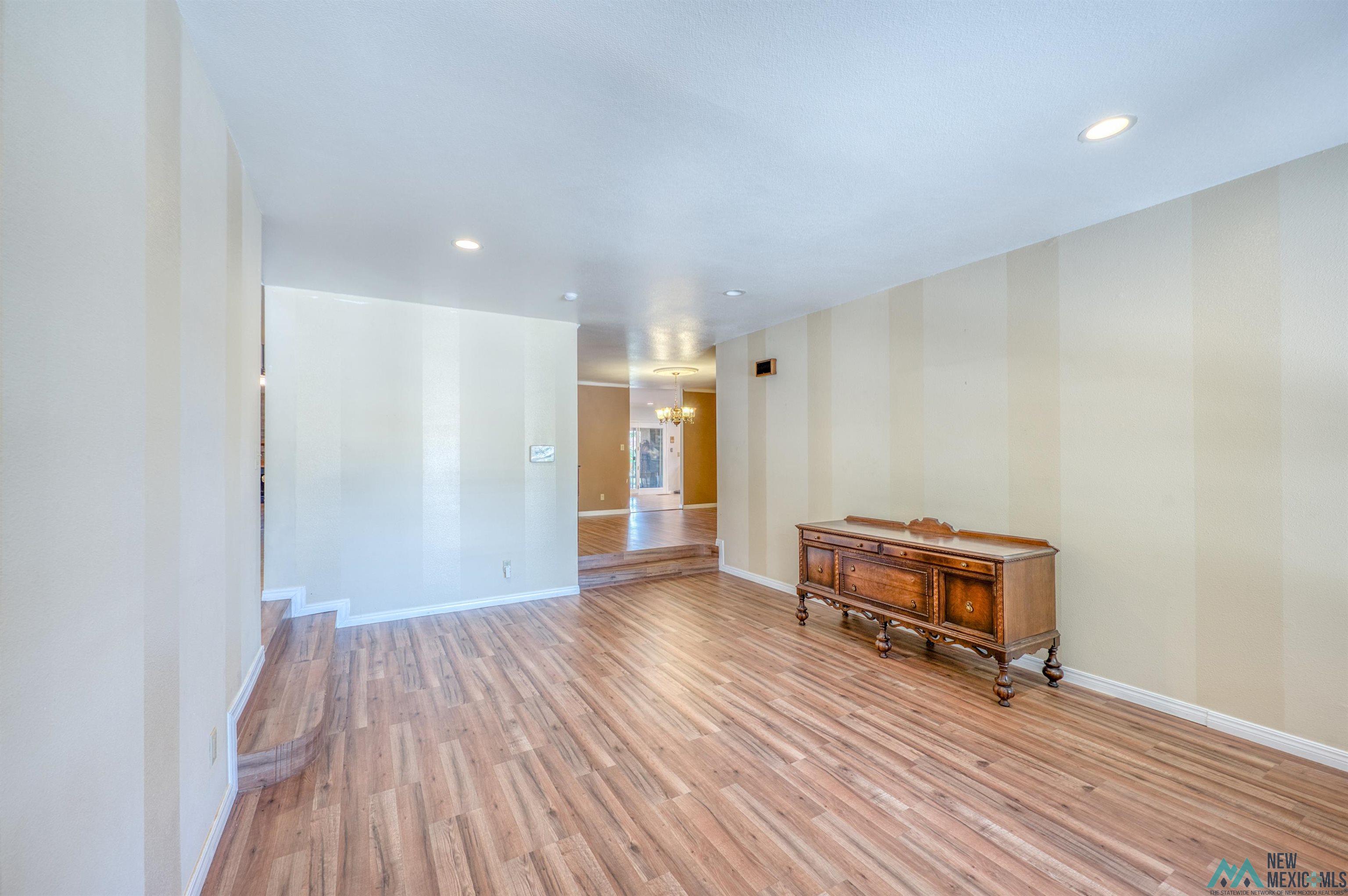 Roswell, New Mexico 88201, United States, 5 Bedrooms Bedrooms, ,4 BathroomsBathrooms,Residential,Active,223071