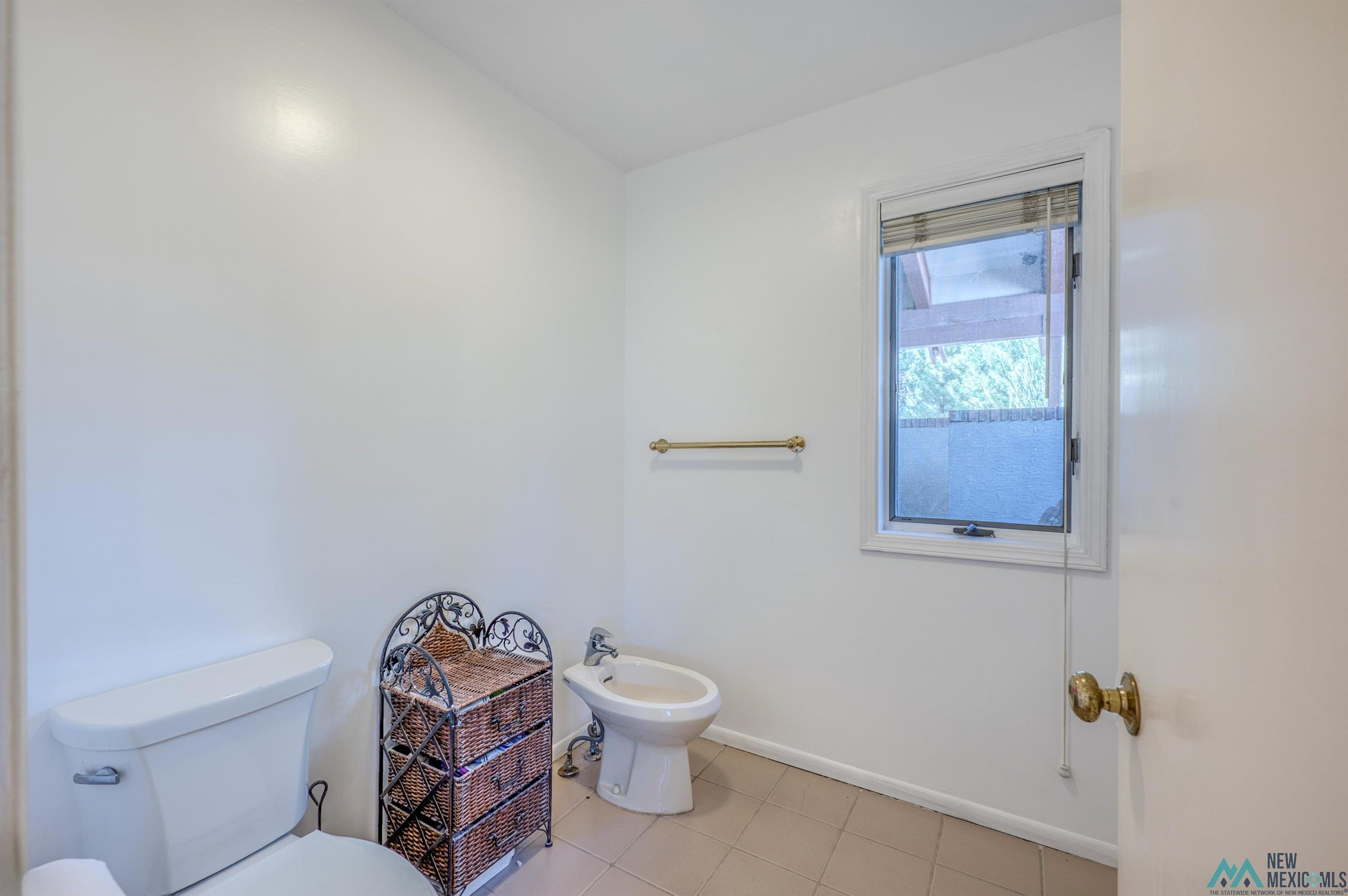 Roswell, New Mexico 88201, United States, 5 Bedrooms Bedrooms, ,4 BathroomsBathrooms,Residential,Active,223071