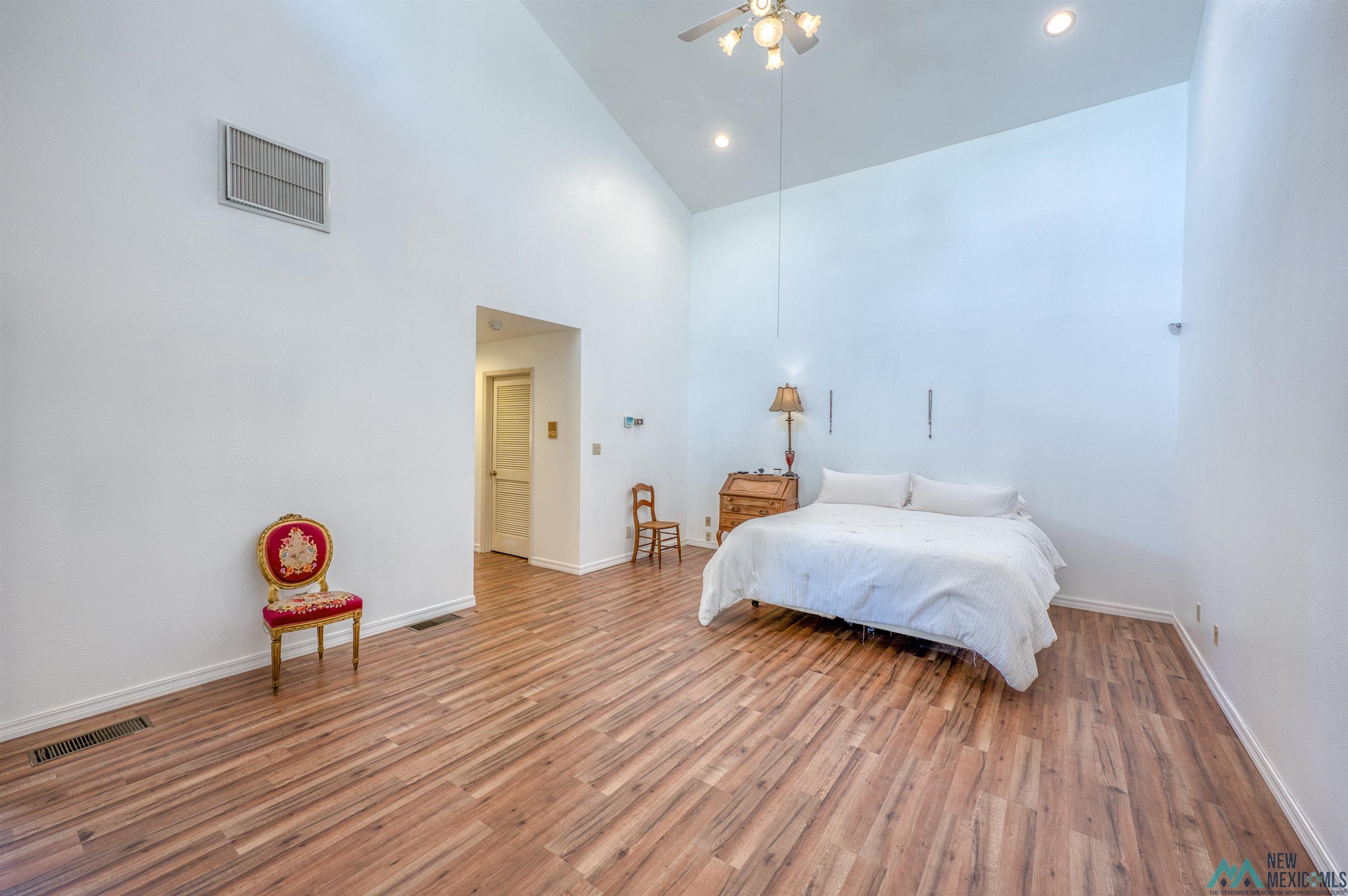 Roswell, New Mexico 88201, United States, 5 Bedrooms Bedrooms, ,4 BathroomsBathrooms,Residential,Active,223071