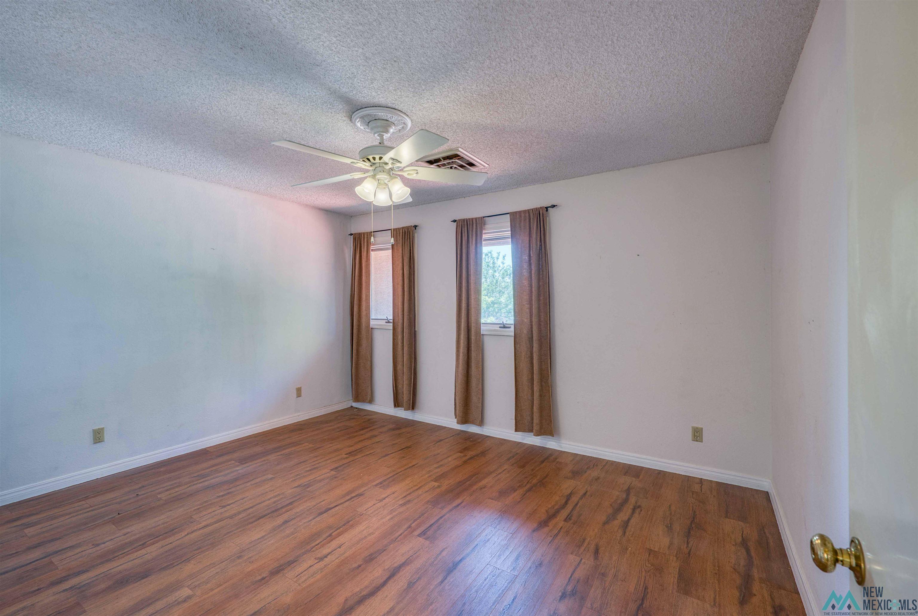 Roswell, New Mexico 88201, United States, 5 Bedrooms Bedrooms, ,4 BathroomsBathrooms,Residential,Active,223071