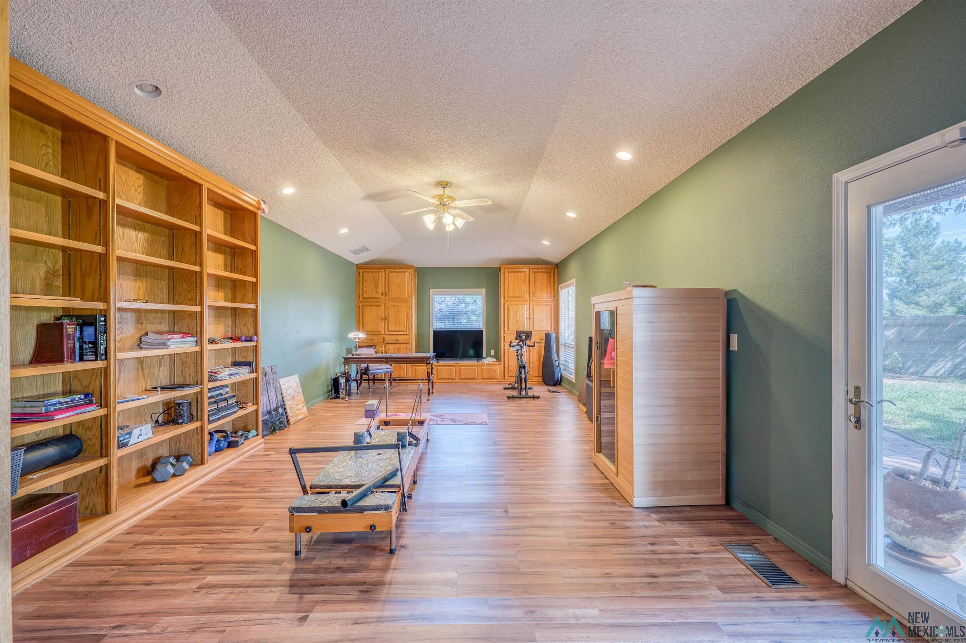 Roswell, New Mexico 88201, United States, 5 Bedrooms Bedrooms, ,4 BathroomsBathrooms,Residential,Active,223071