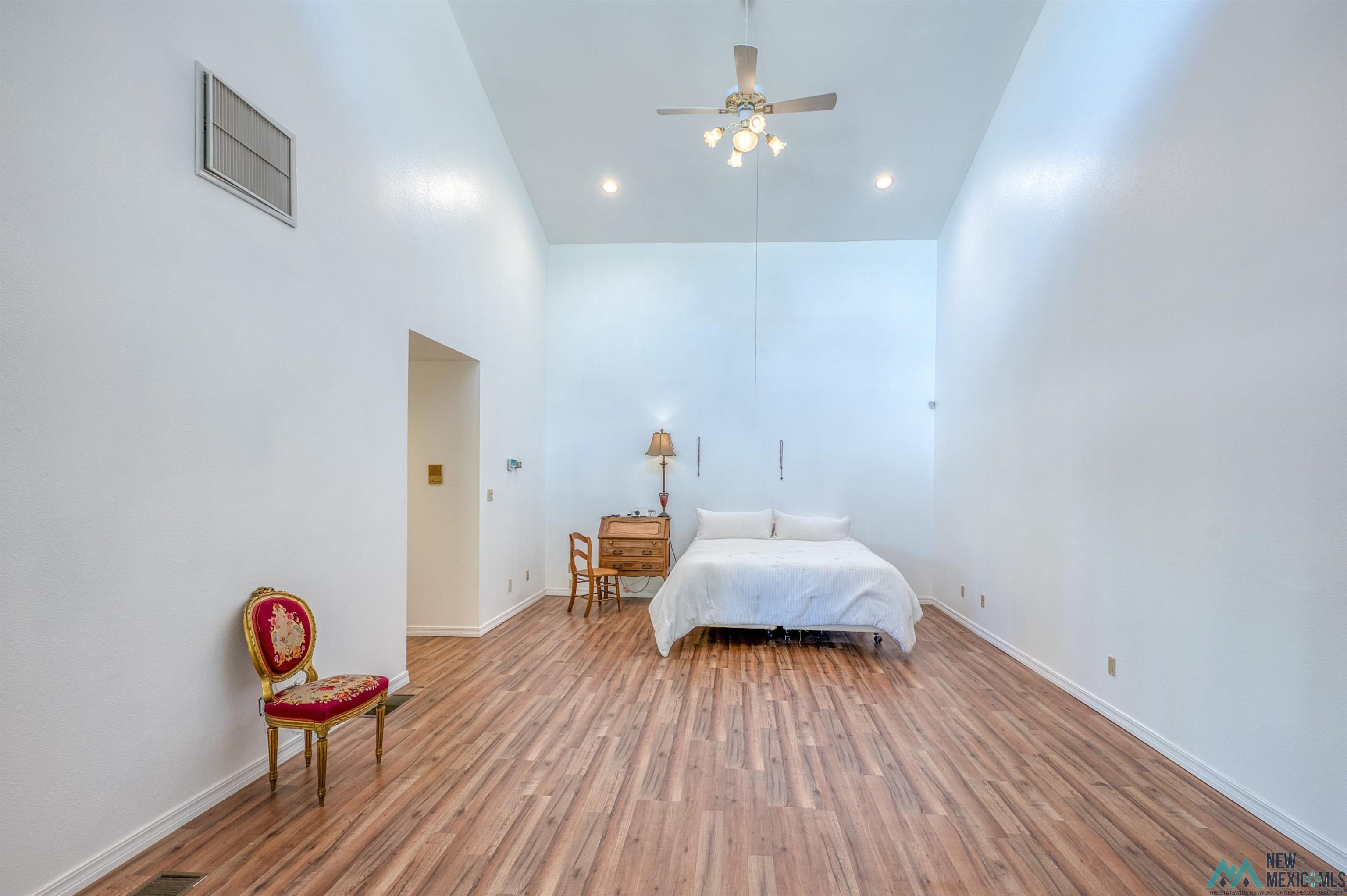 Roswell, New Mexico 88201, United States, 5 Bedrooms Bedrooms, ,4 BathroomsBathrooms,Residential,Active,223071