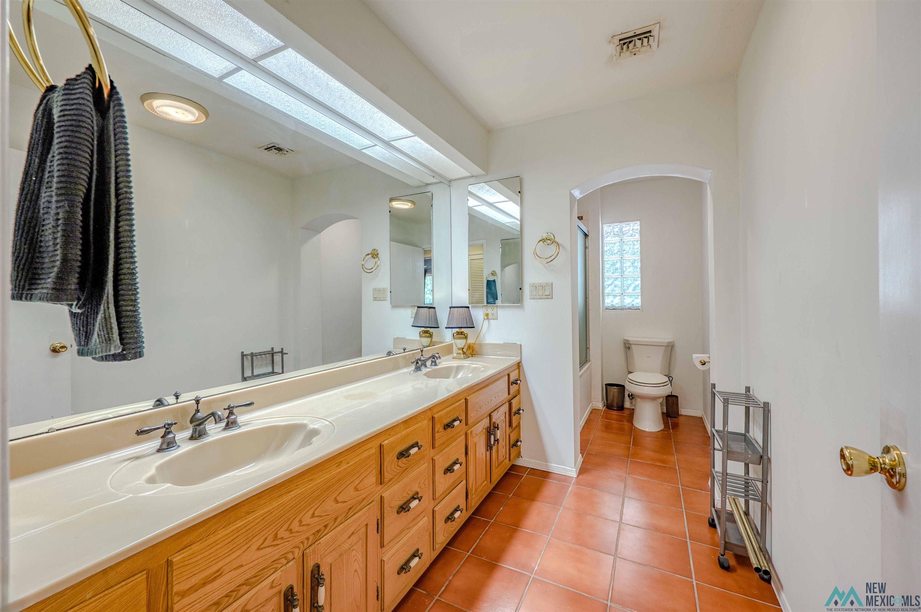 Roswell, New Mexico 88201, United States, 5 Bedrooms Bedrooms, ,4 BathroomsBathrooms,Residential,Active,223071