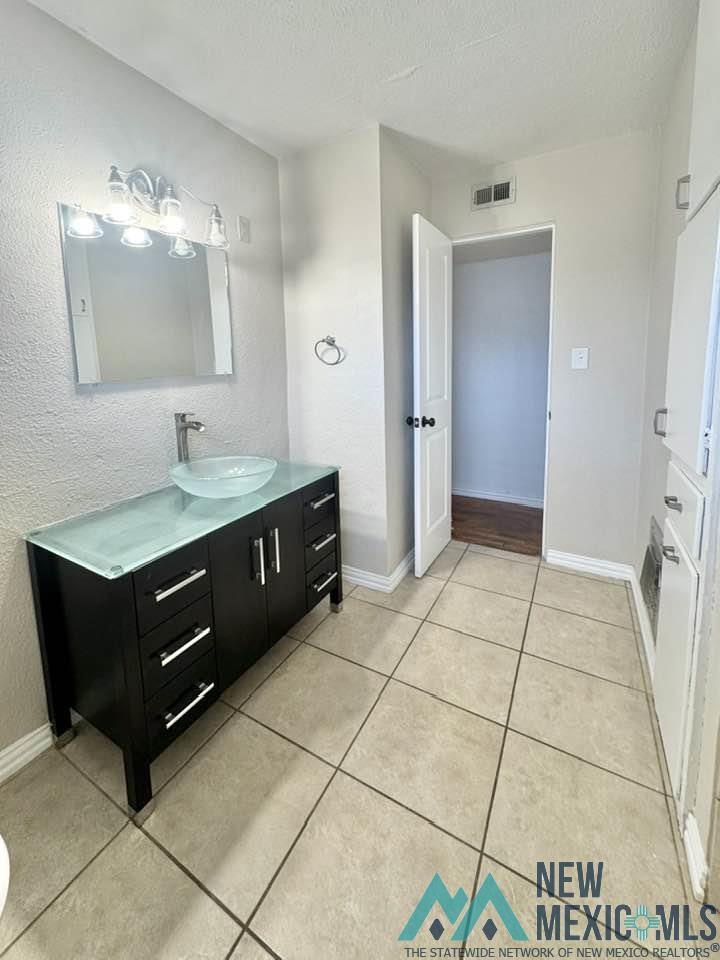 1422 S Country Circle, Carlsbad, Texas image 28