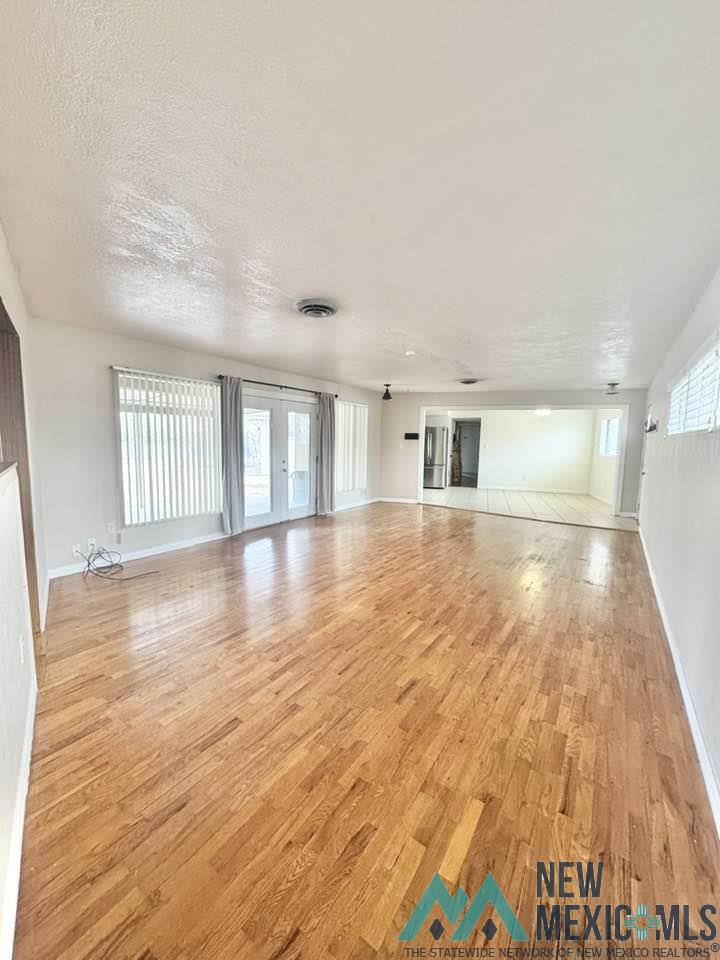 1422 S Country Circle, Carlsbad, Texas image 3