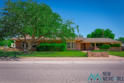 Homes For Sale - 806 W Hermosa Drive<br/> Eddy County, Artesia, NM 88210