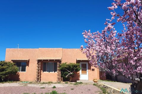Homes For Sale - 305 E Logan Street<br/> Gallup, NM 87301