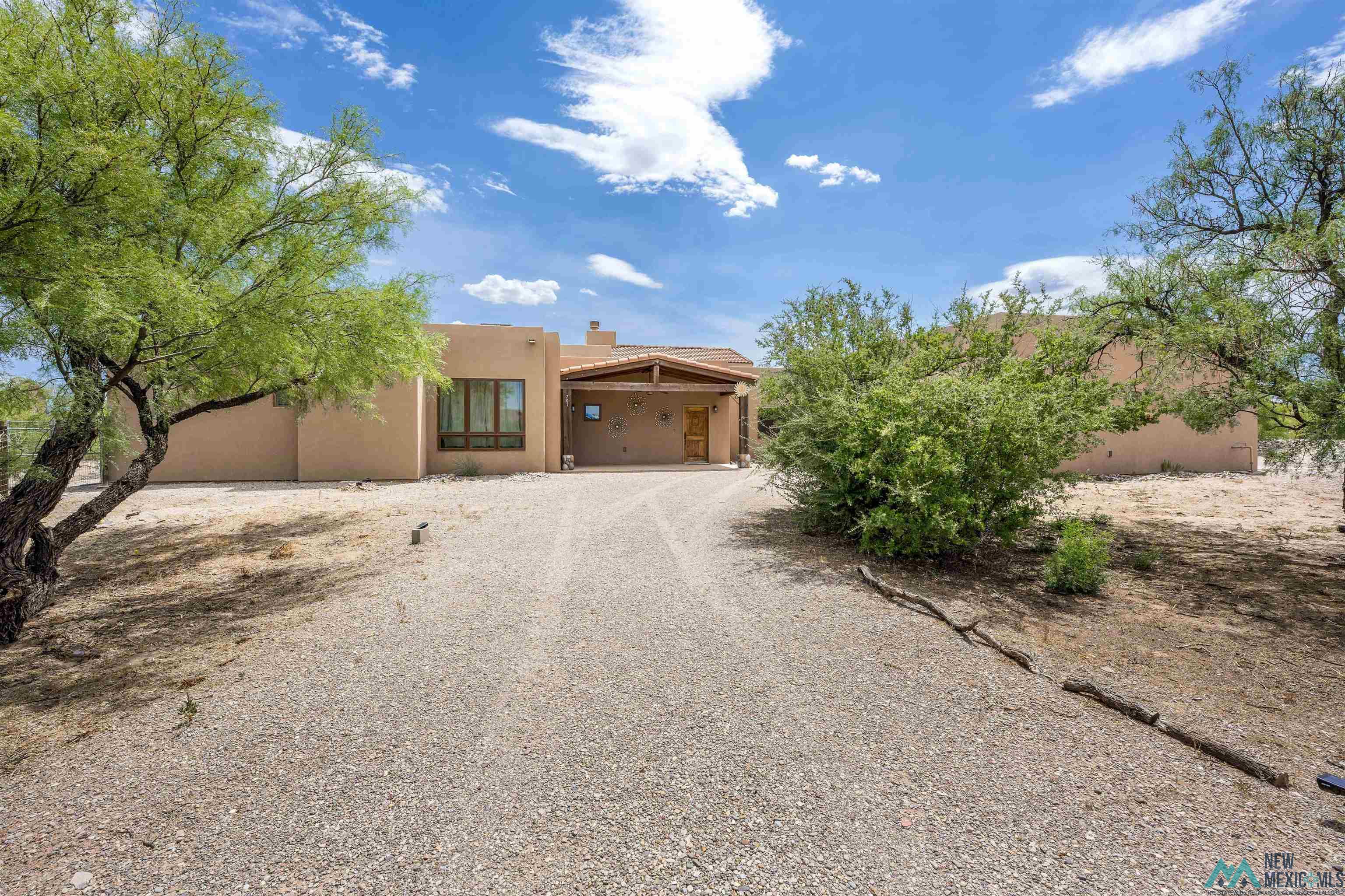 701 Hawthorne Drive, Elephant Butte, New Mexico image 2