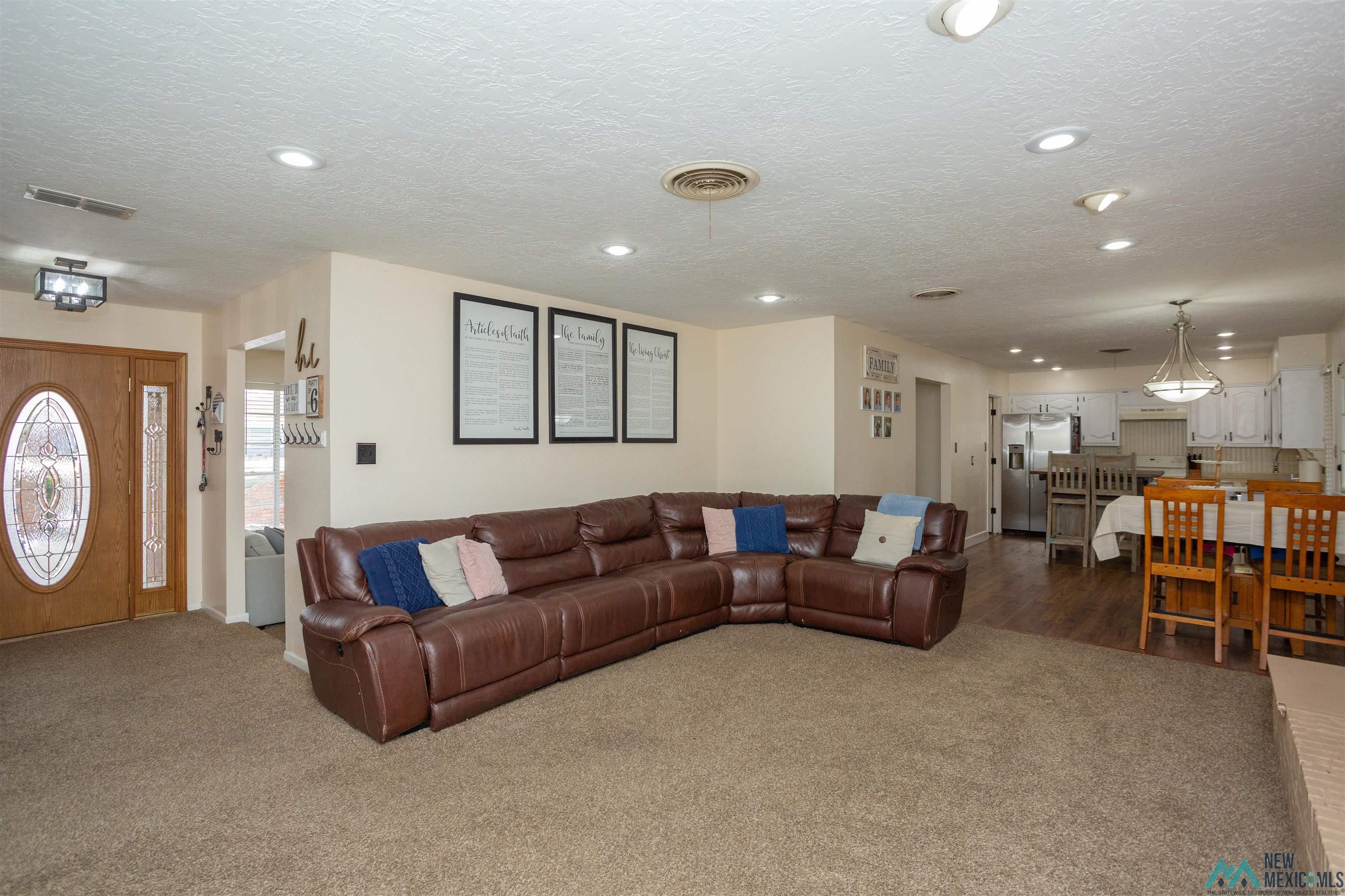 703 Canoncito Drive, Roswell, Texas image 19