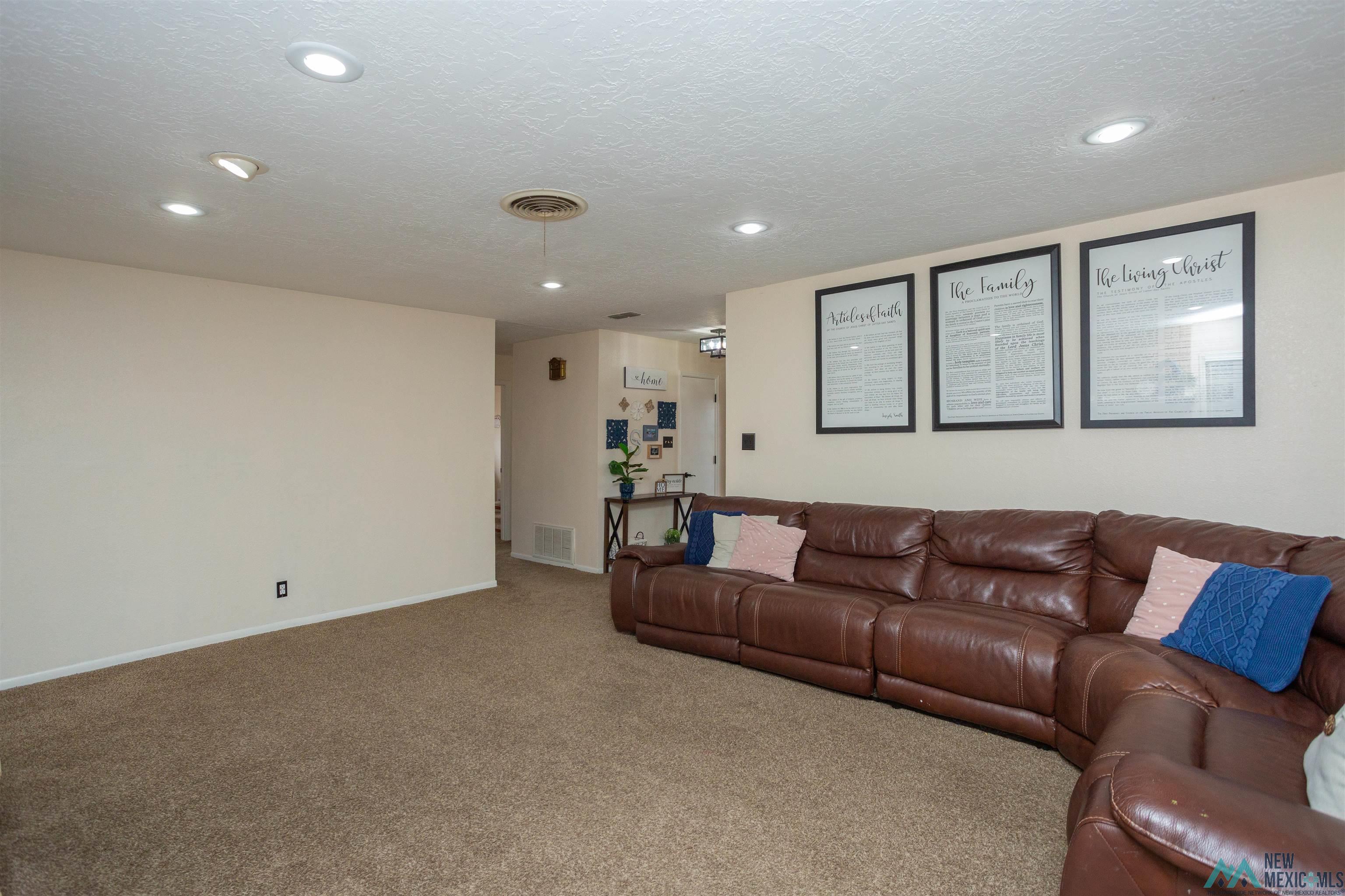 703 Canoncito Drive, Roswell, Texas image 20