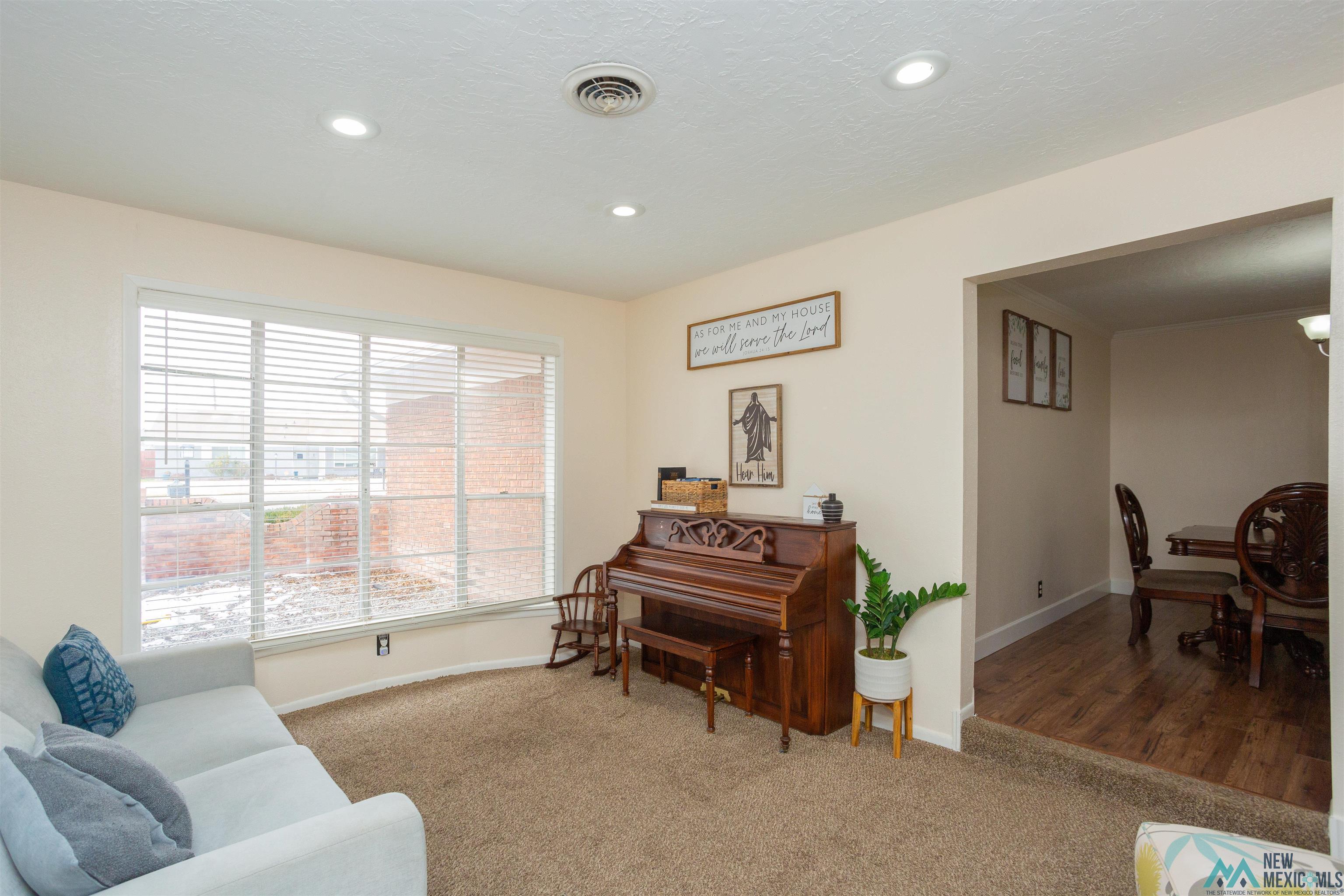 703 Canoncito Drive, Roswell, Texas image 3