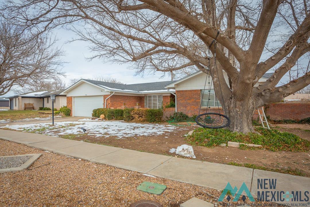 703 Canoncito Drive, Roswell, Texas image 2